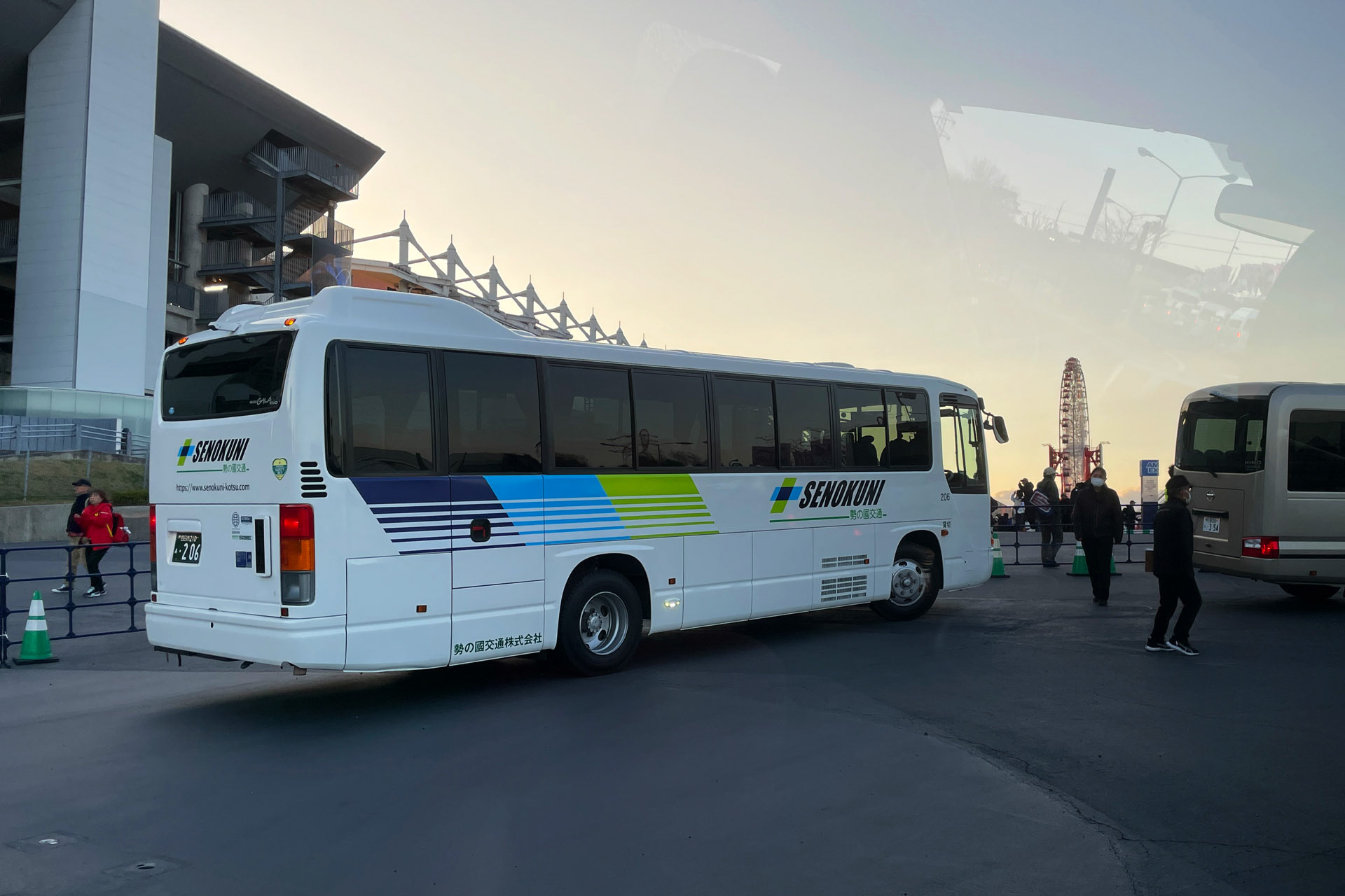 グランドスタンド裏の乗り場。セッション終了後にメディアシャトルから撮影