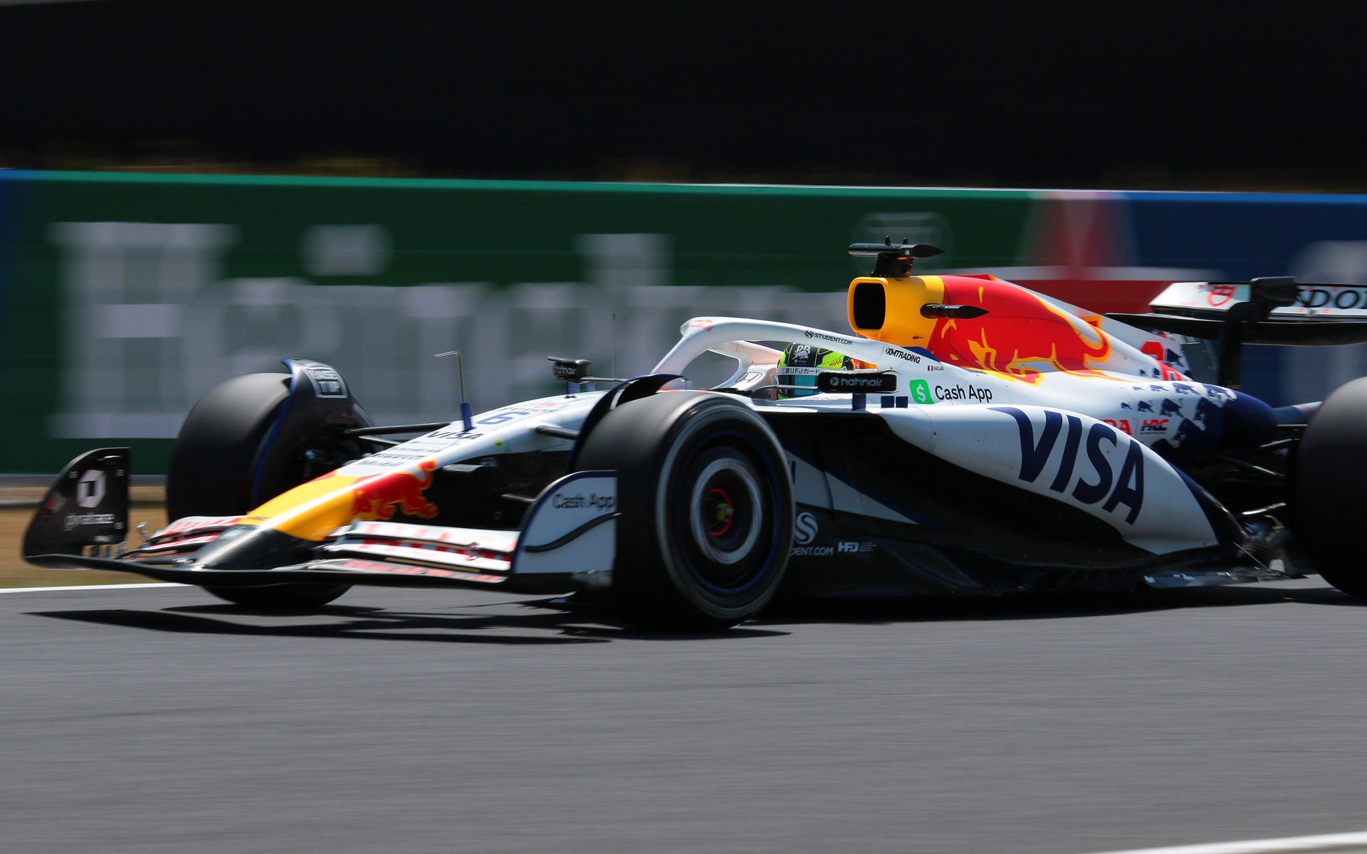 焦点距離200mm、シャッター速度1/100秒で撮影