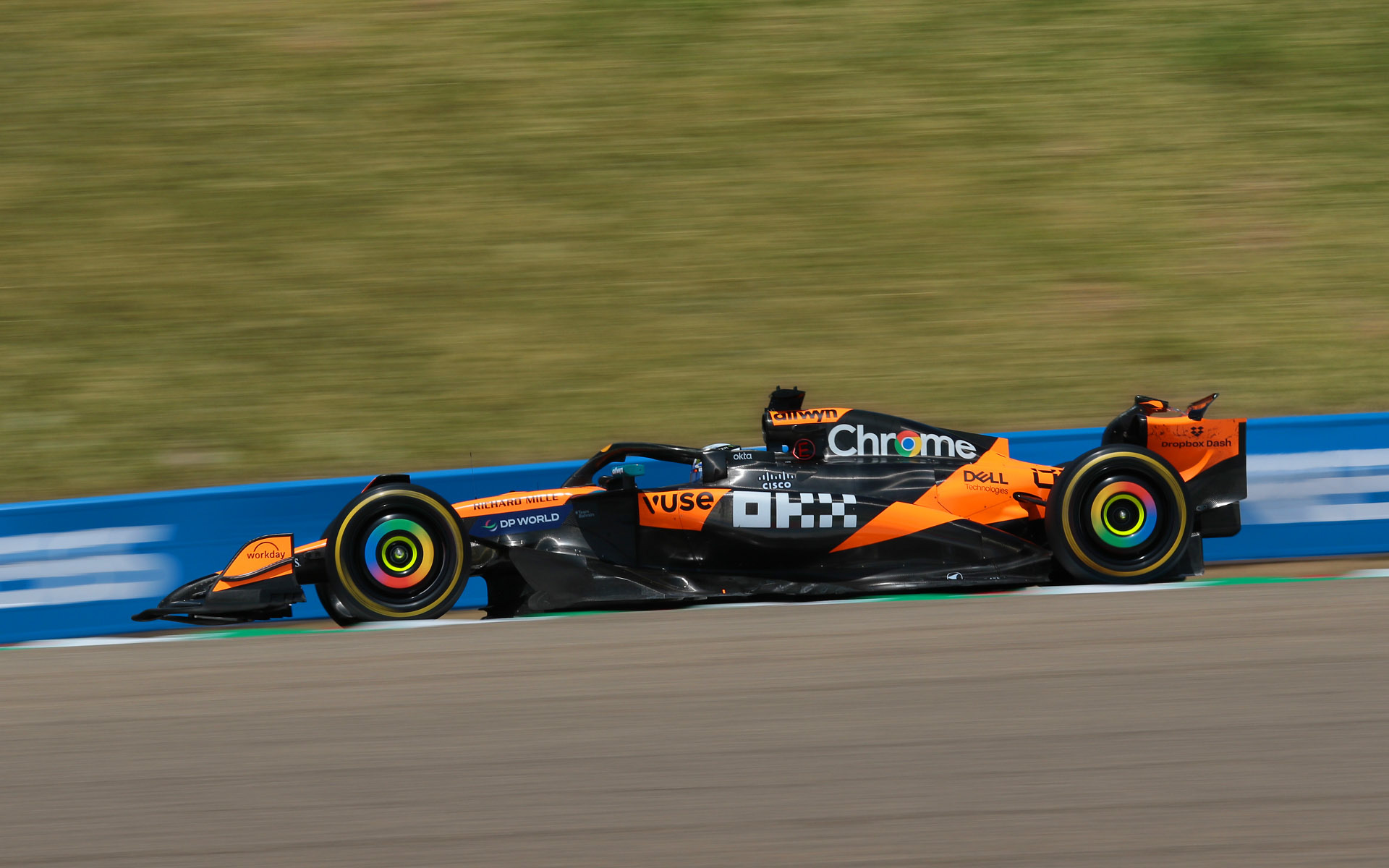 デグナー1つ目～2つ目の短いストレート。焦点距離148mm、シャッター速度1/125秒で撮影