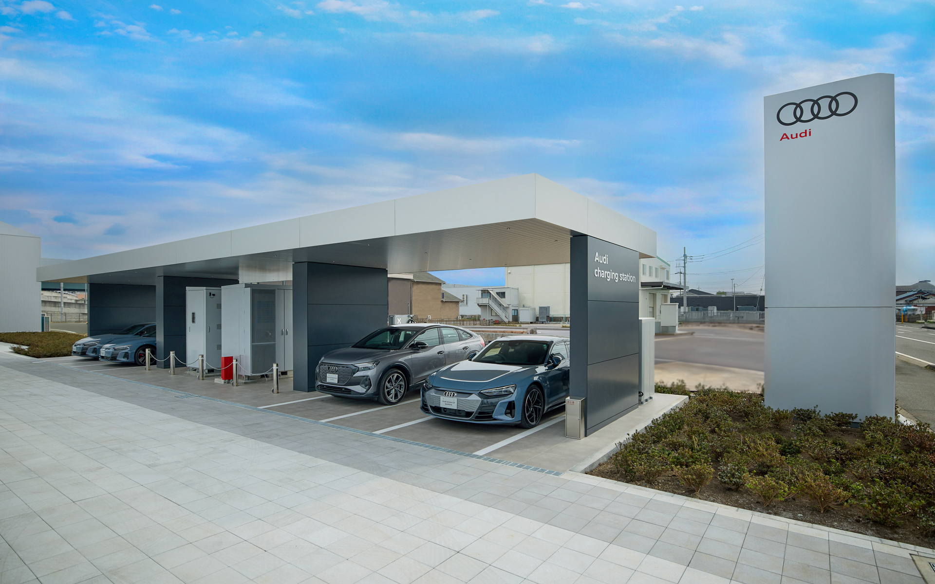 2025年4月18日にオープンしたばかりの「アウディ厚木」内にある「チャージングステーション厚木」