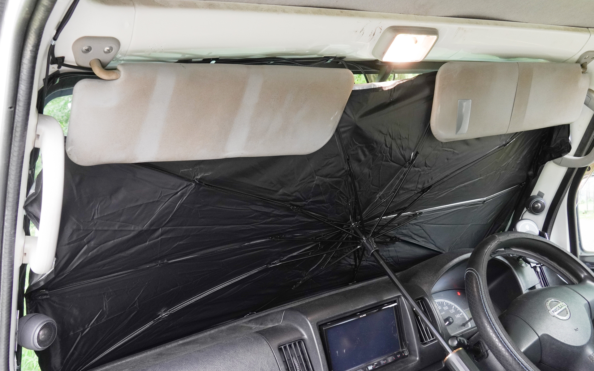 ダイソーで販売されていた折りたたみ傘型のサンシェードを使ってみた