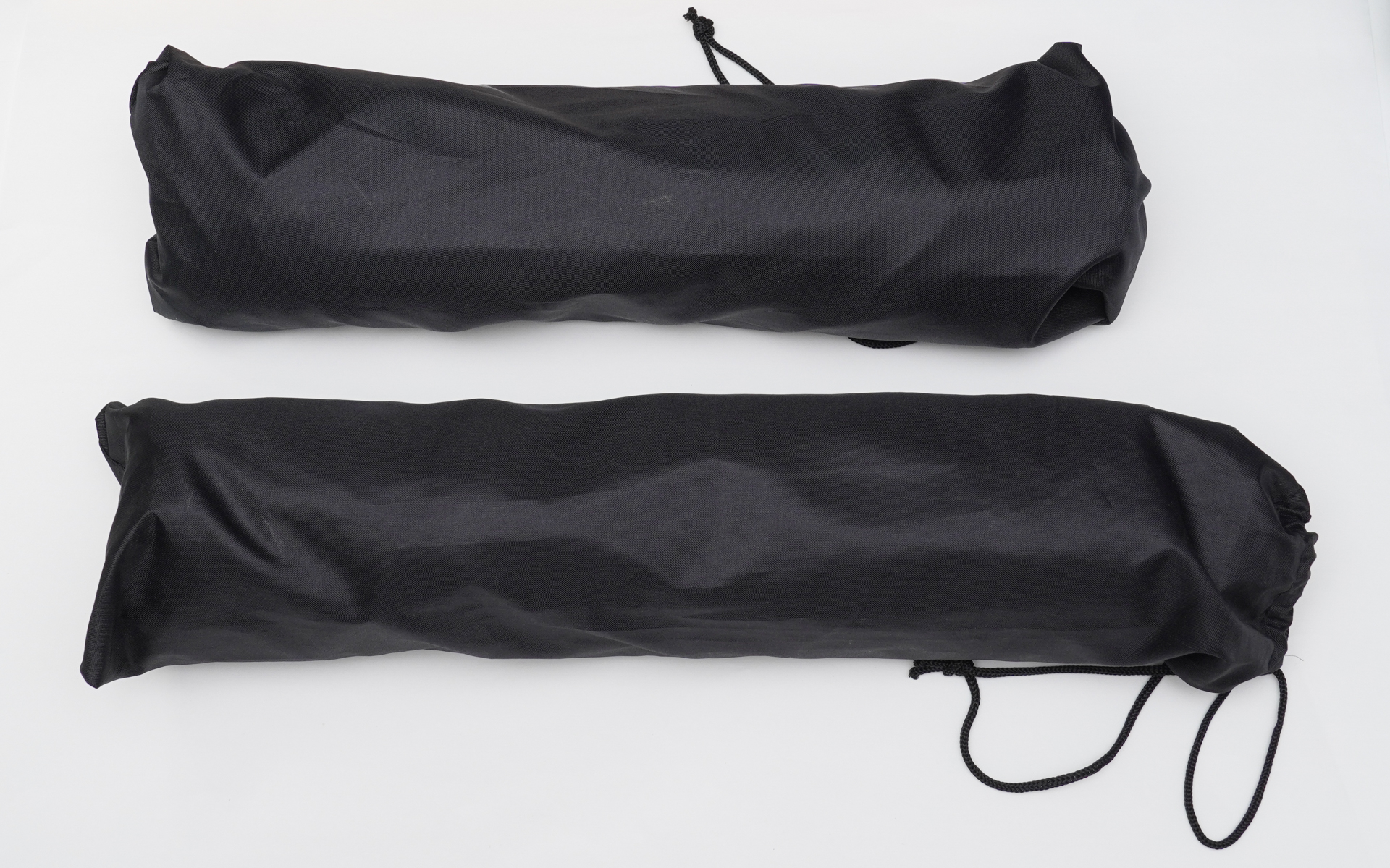 収納袋におさめたところ。長さはレギュラーは約27cm、ワイドは約31cm