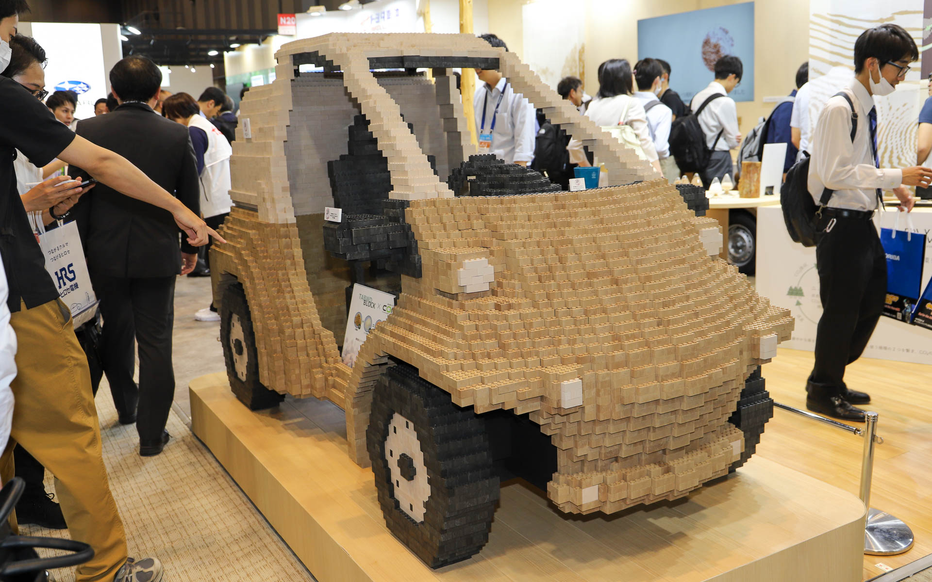 トヨタ車体は100％自然由来の樹脂素材「TABWD」などをアピール