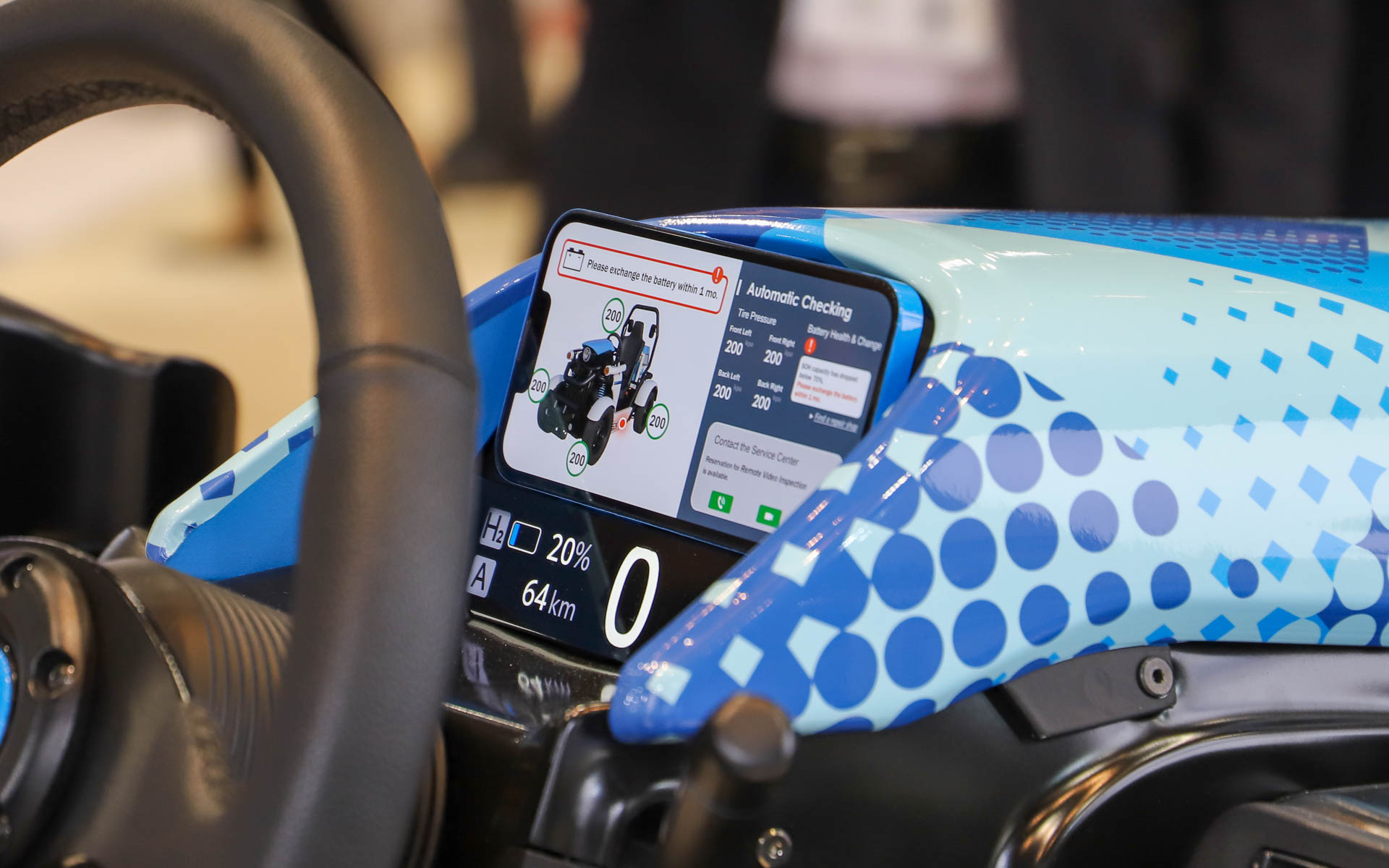 リサイクル材や燃料電池セパレータ、スマホメーターを採用する「GX CONCEPT」