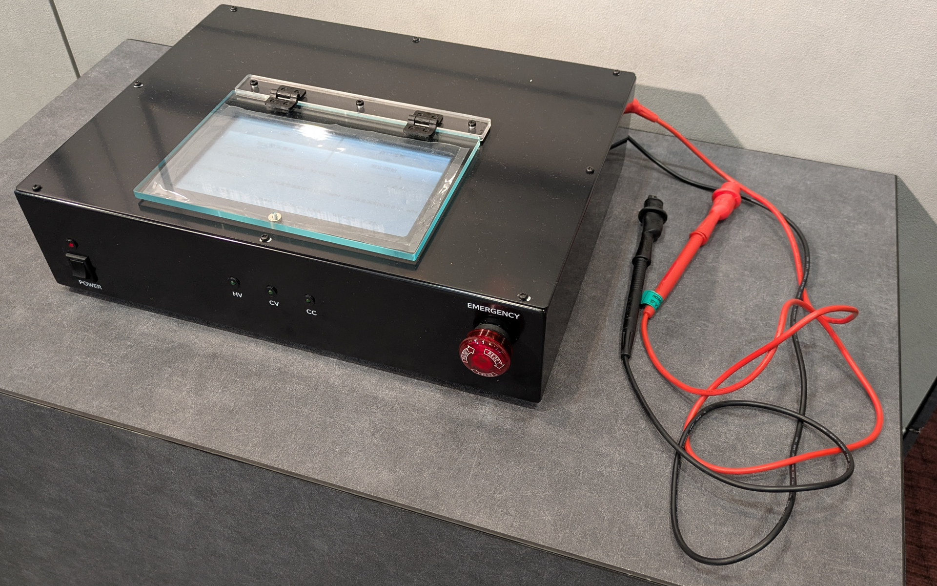 マツダが初公開した「ポータブル・高速 サビ評価システム」の本体