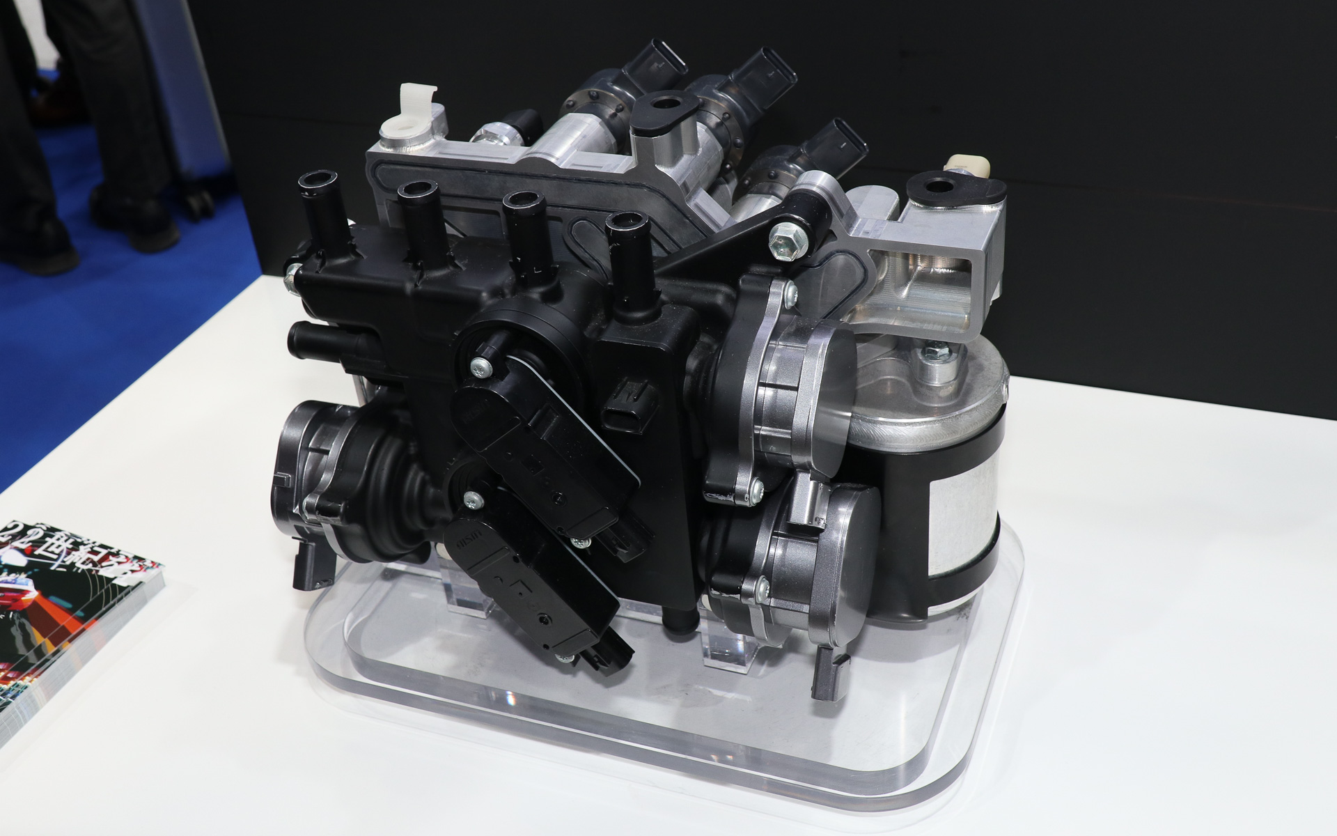 電動ウォーターポンプ、水モジュール、冷媒マニホールドをモジュール化して小型化した「BEV用 水・冷媒モジュール」