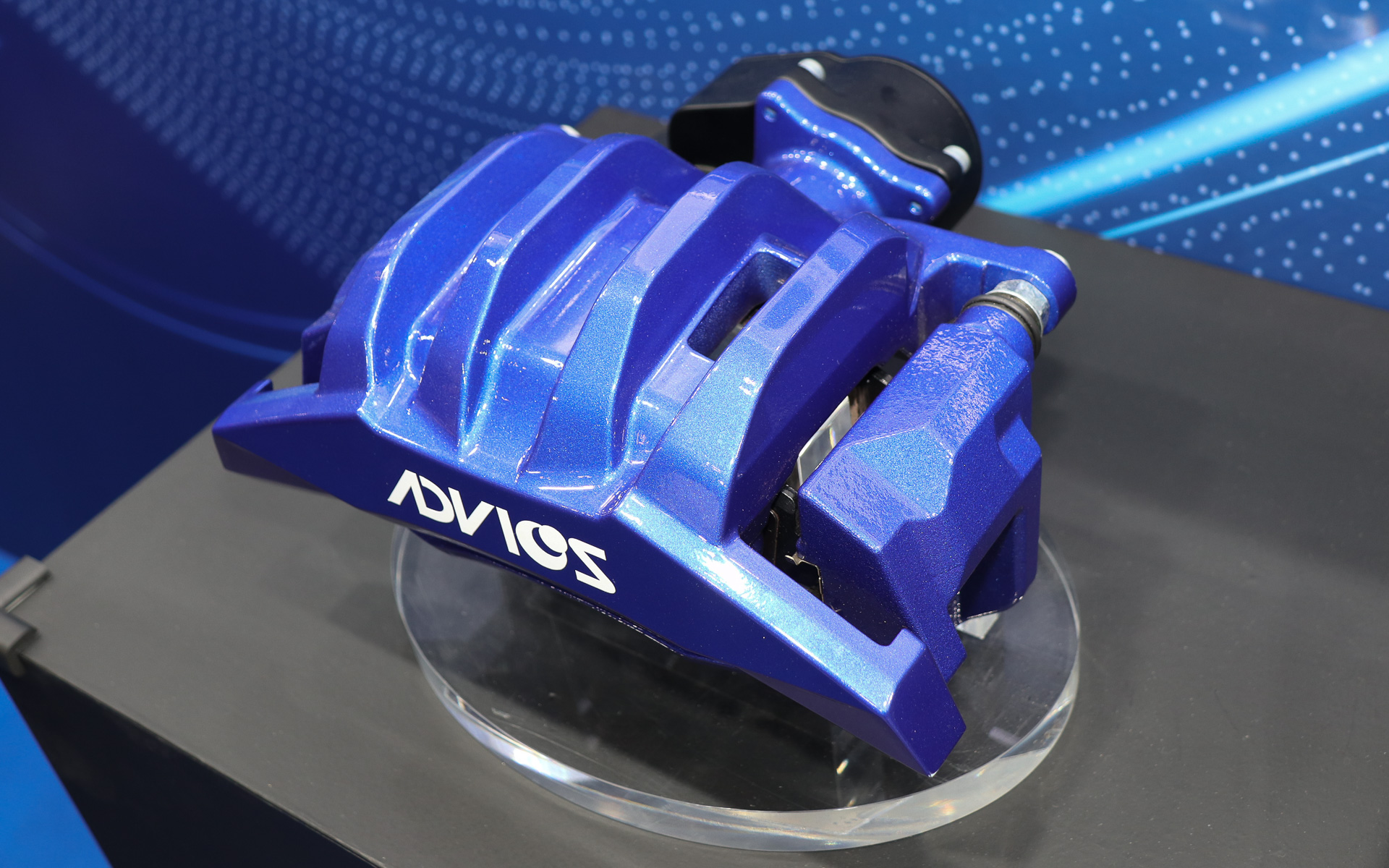 2030年代の製品化を目指す後輪向け電動ディスクブレーキが展示されていた