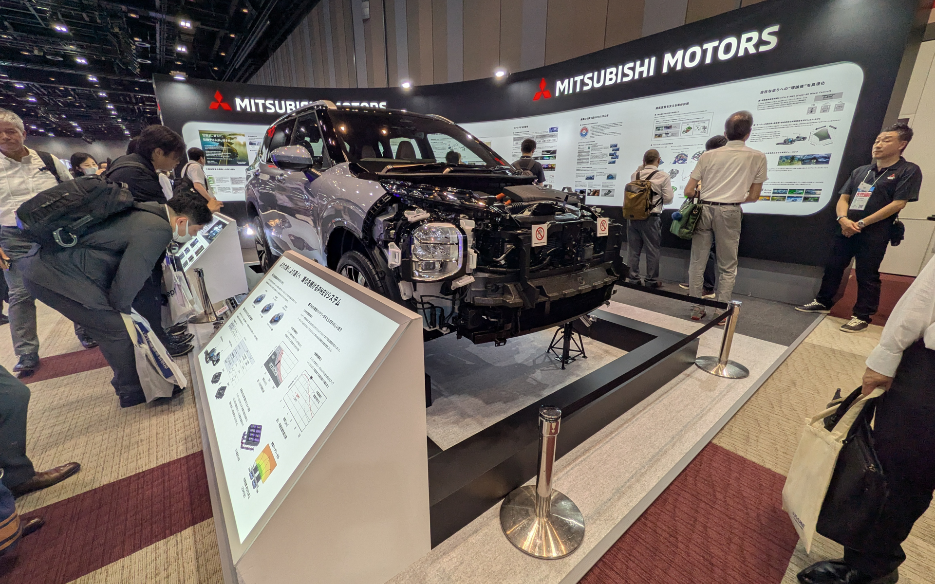 人とクルマのテクノロジー展 2025 YOKOHAMA の三菱自動車ブースはノース館（N02）