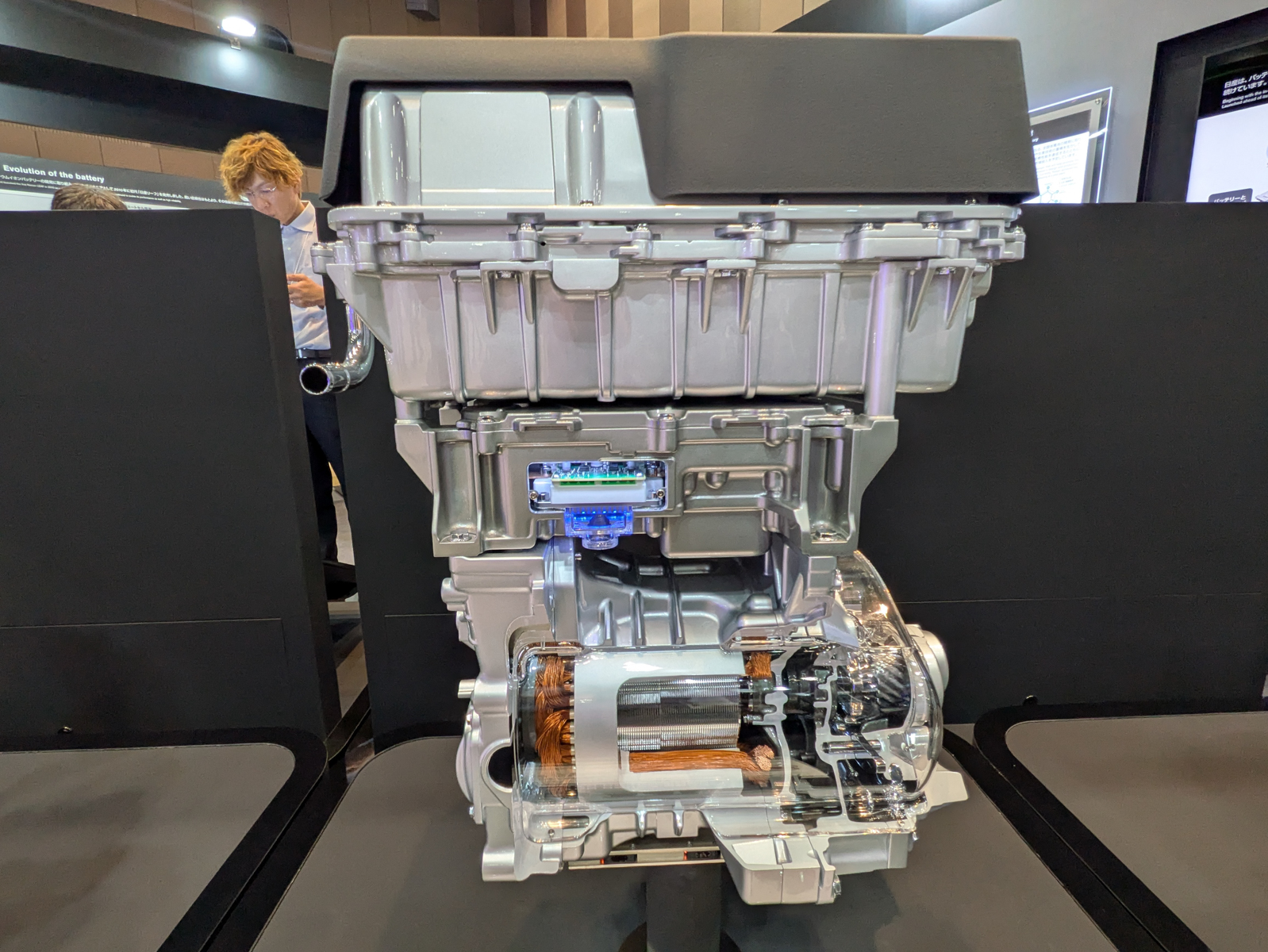 2代目リーフの電動パワートレーン（EM57）