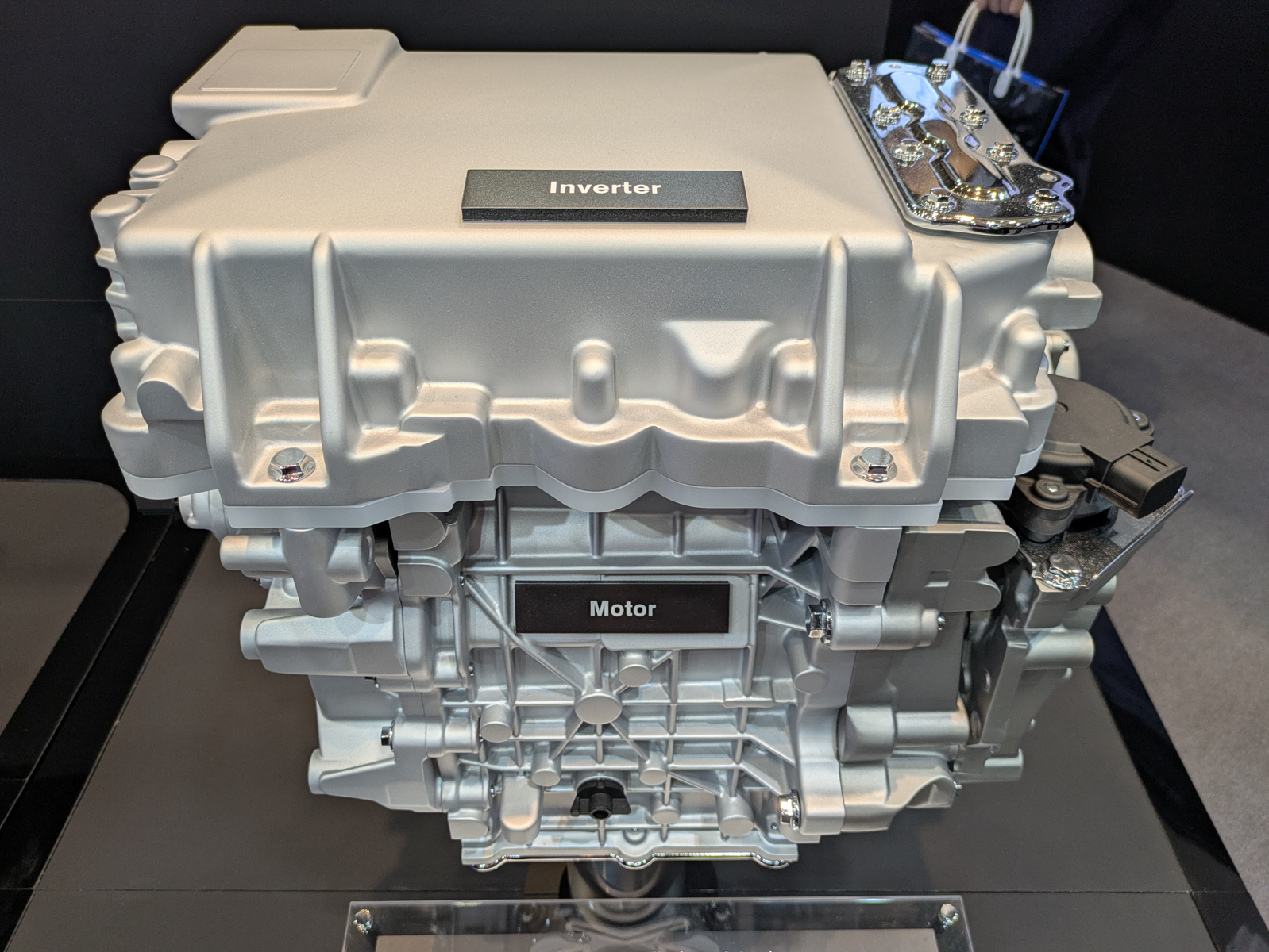 アリアに搭載されている電動パワートレーン（AM67）