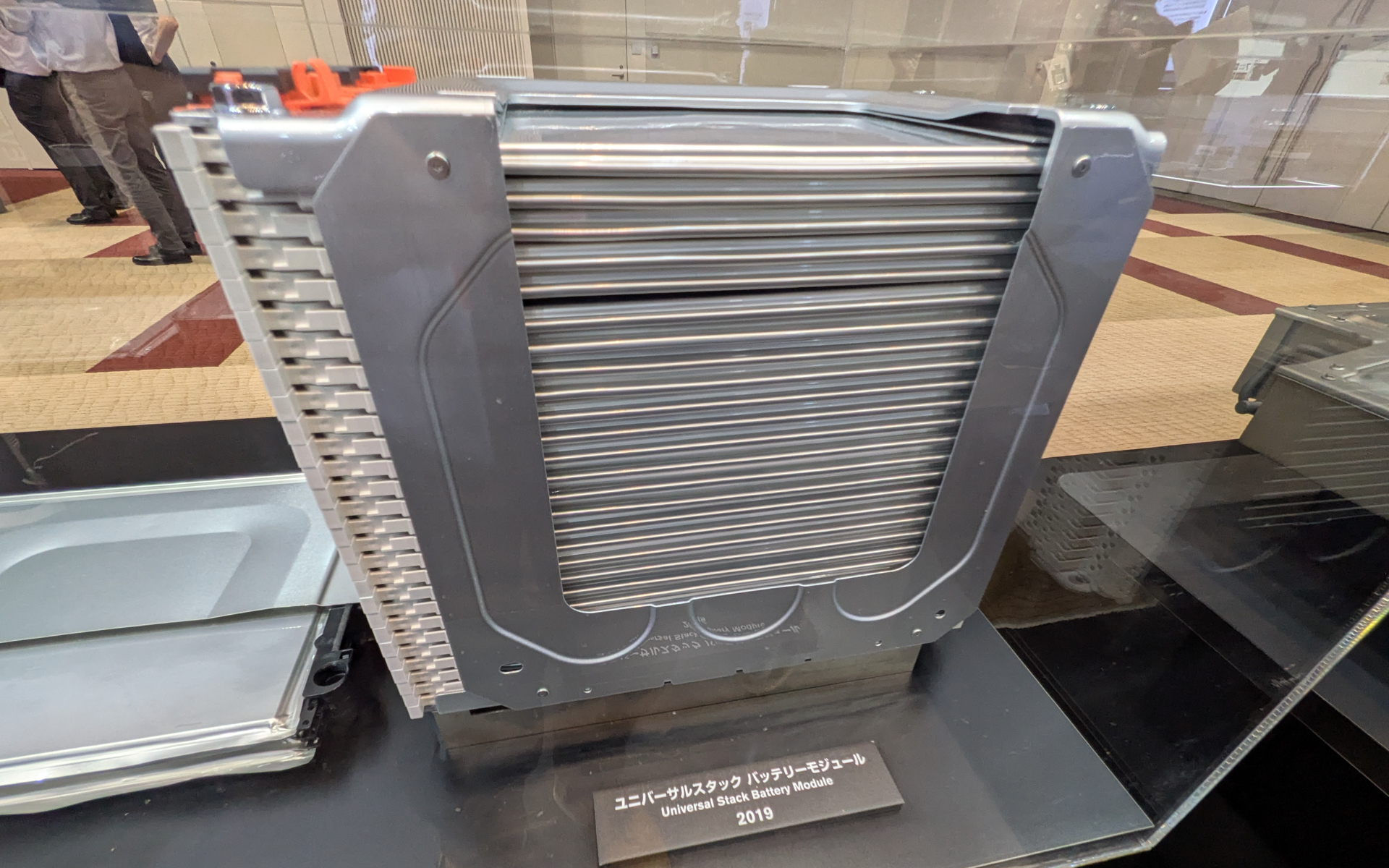 何枚ものバッテリモジュールを重ね合わせつつ冷却機能も備えるユニバーサルスタック バッテリモジュール（2019年）