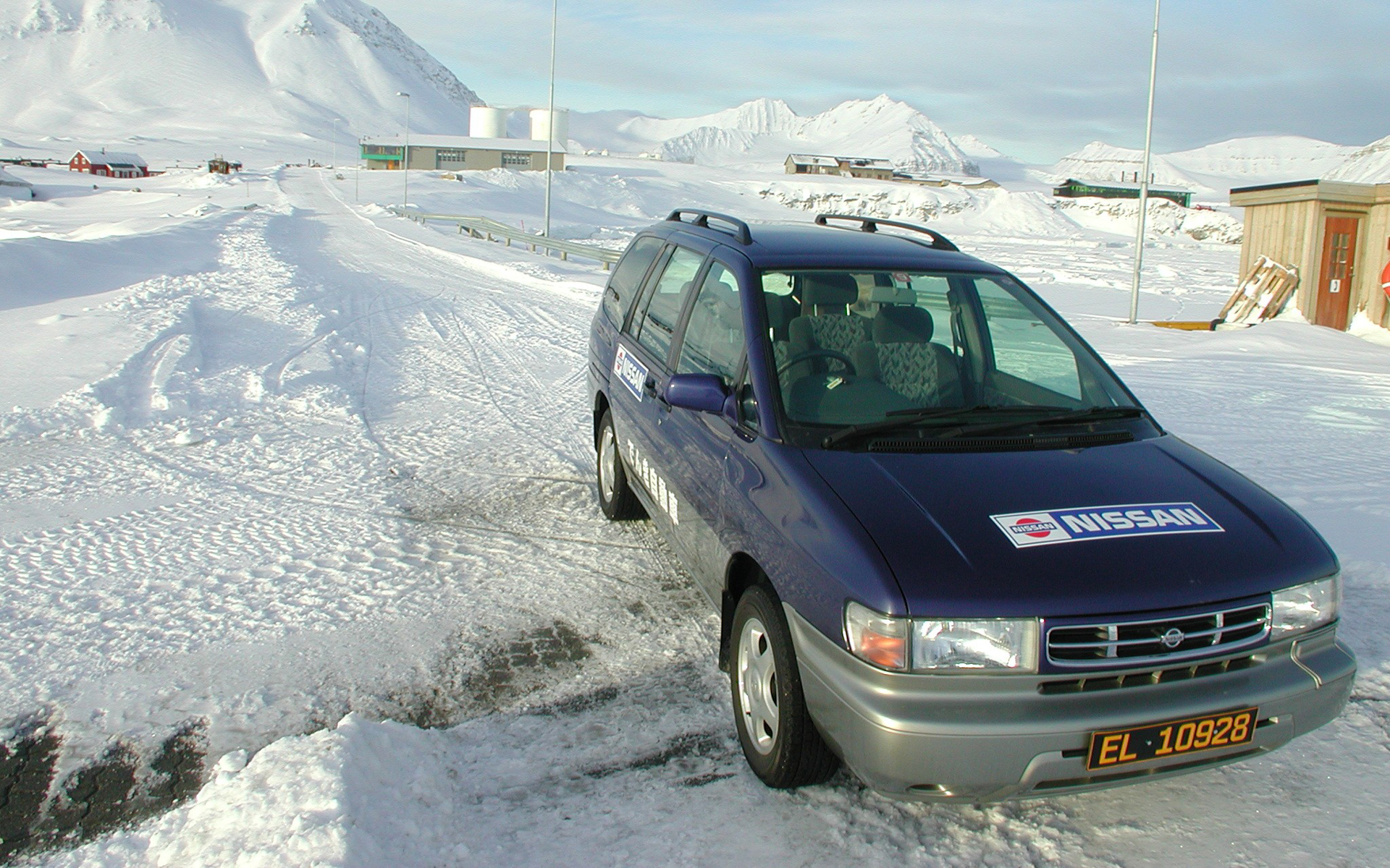 1997年に円筒型リチウムイオン電池を搭載した世界初の電気自動車「プレーリージョイEV」、写真は国立極地研究所の北極観測センター車