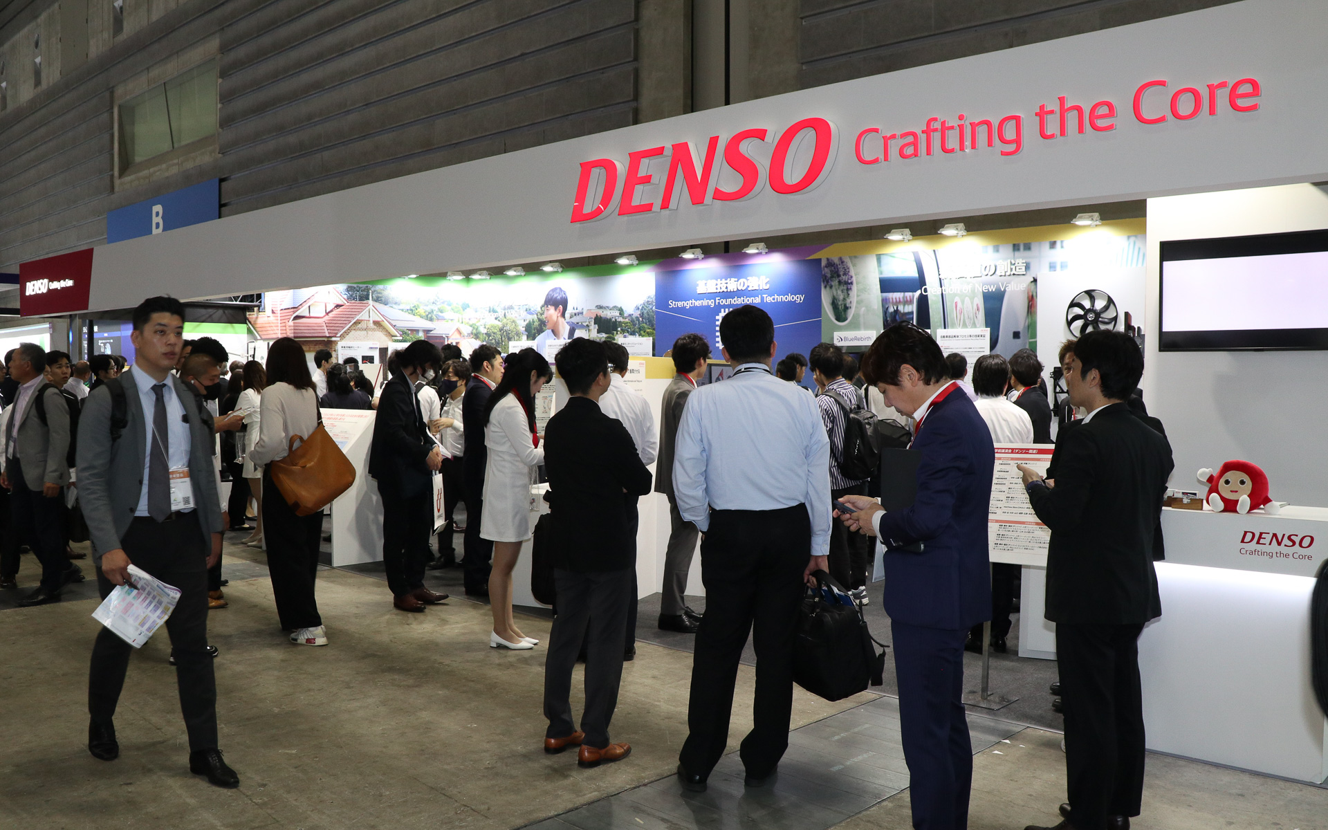 パシフィコ横浜 展示ホール・436にあるデンソーブース