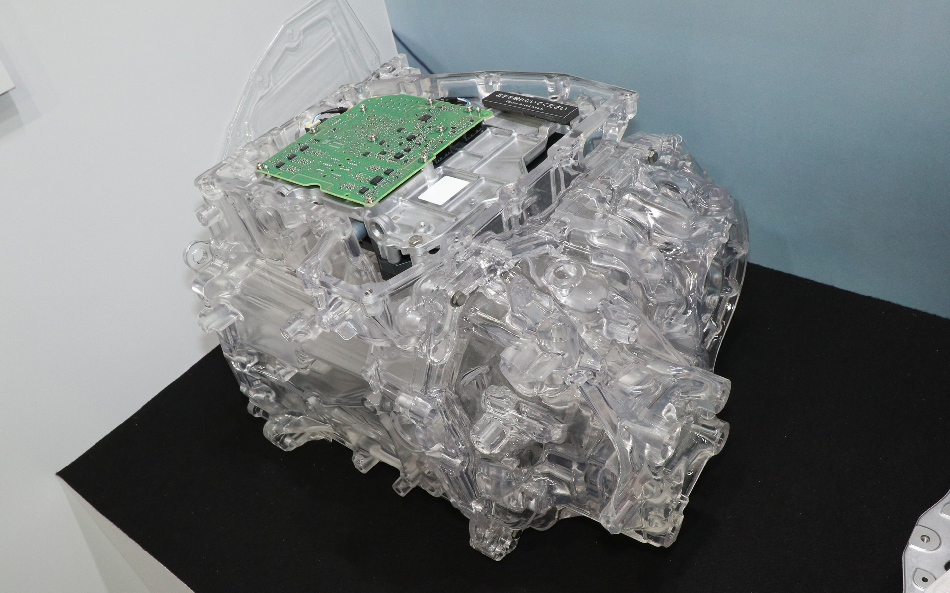 デンソー、BluE Nexus、アイシンの3社で生産するeAxleでは、デンソーがトランスアクスルに内蔵するインバーターを担当している