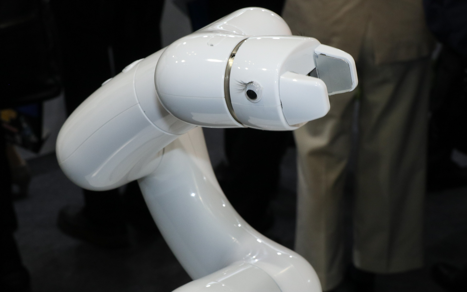 名前に合わせて長いまつげのぱっちりおめめが与えられたJullie。こうしたちょっとした演出が重要だと説明された