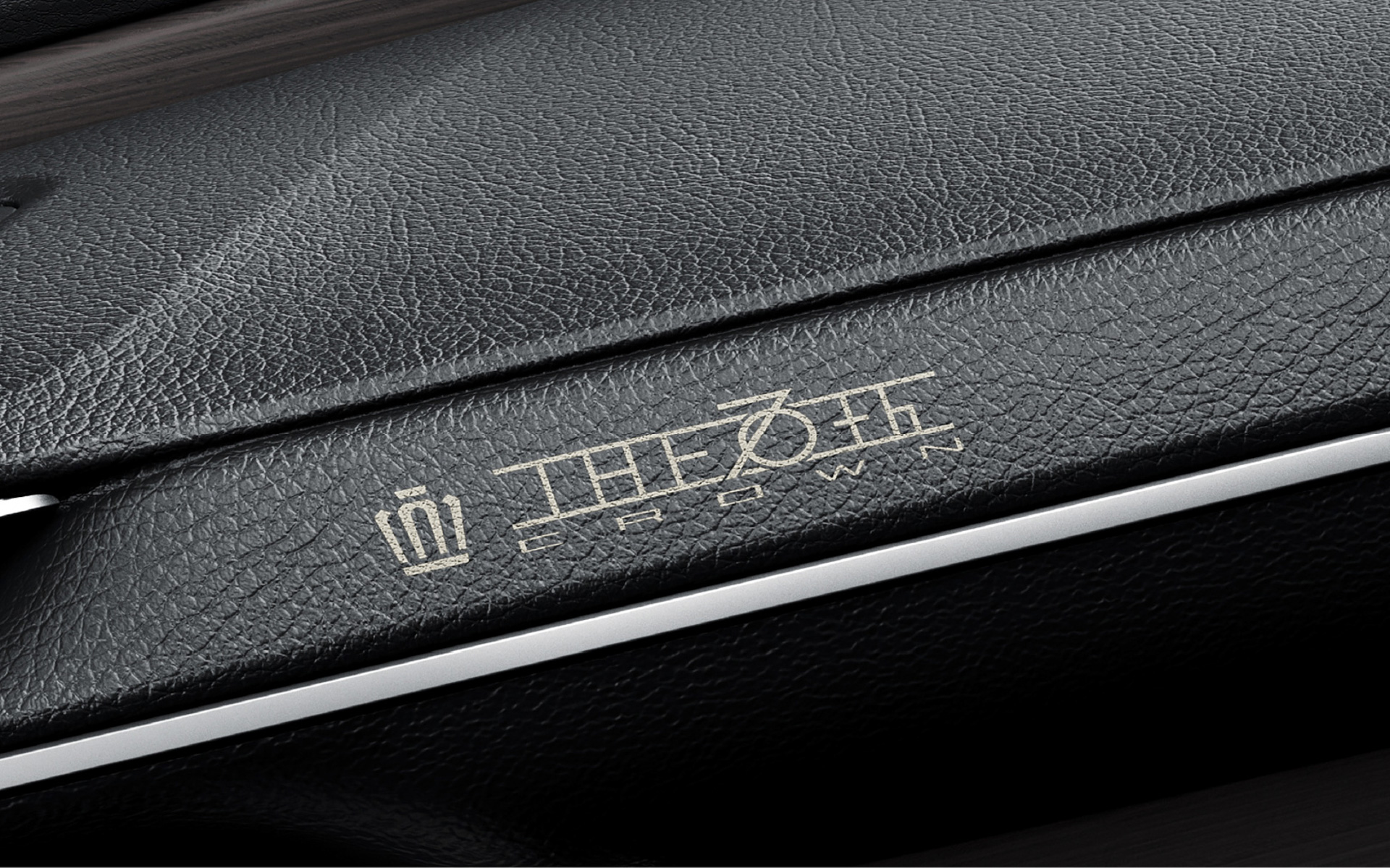 専用レーザー加飾（THE 70th ロゴ入り／インストルメントパネル）