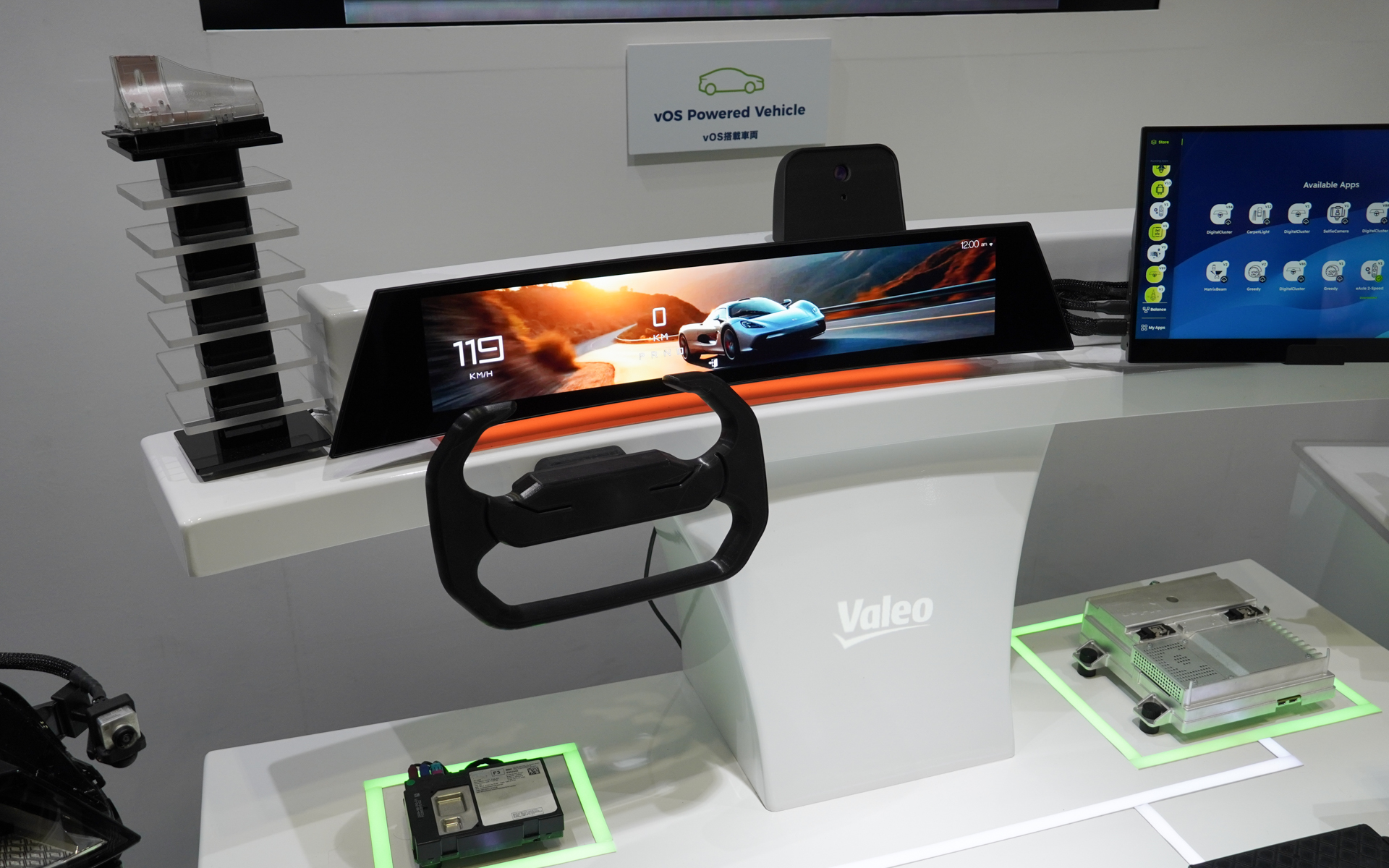 作ったばかりの壁紙のメーターパネルが実車のモデルに反映された