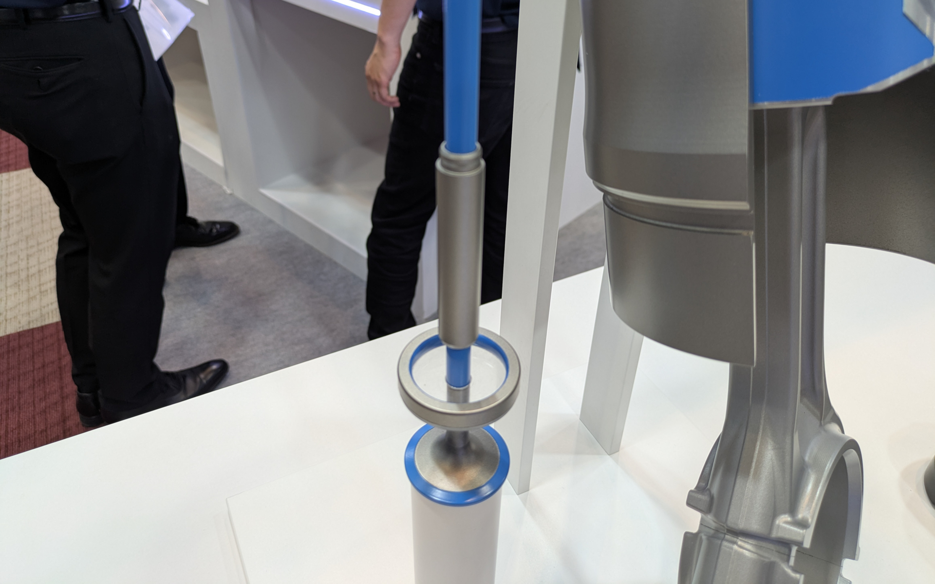 吸排気バルブにもマーレのノウハウが生かされている