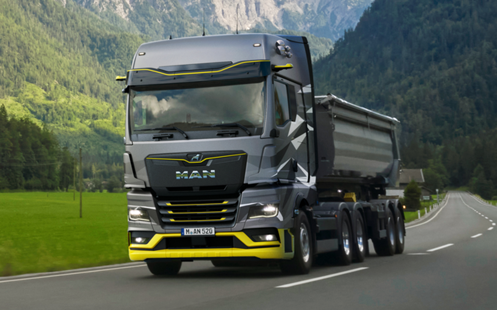 MANの水素トラック「hTGX」に搭載されるのは、直列6気筒16.8リッター直噴水素エンジンで、最高出力383kW（520PS）を発生。容量56kgの700バール水素圧力タンクを積み、約600kmの航続距離を想定。約200台生産される予定とのこと