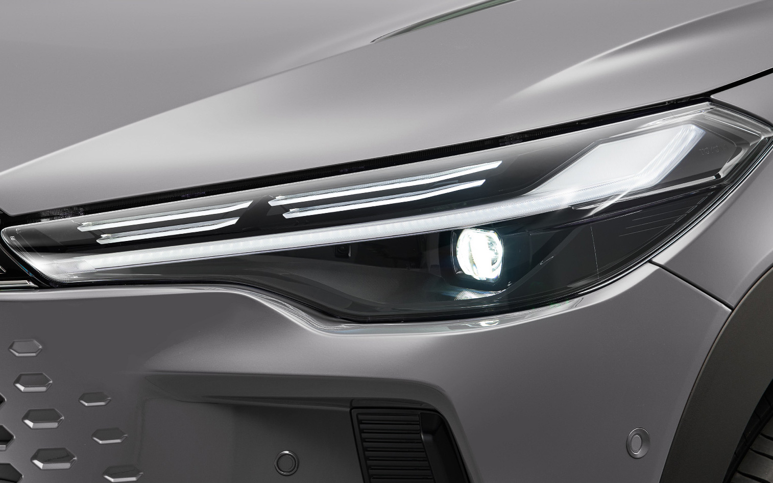 Bi-Beam LEDヘッドランプ＋LEDターンランプ＋LEDクリアランスランプ＆LEDデイタイムランニングランプ