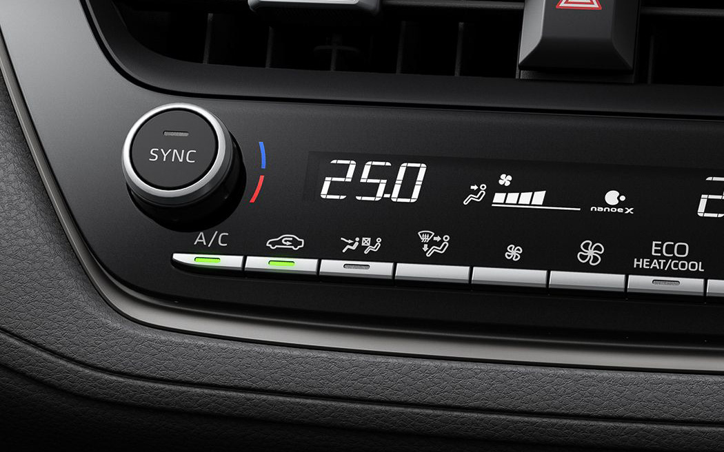 専用スモークシルバーメタリック加飾（ヒーターコントロールパネル）