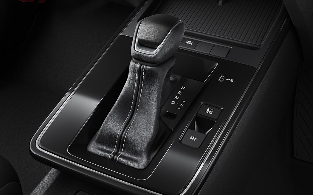 専用スモークシルバーメタリック加飾（本革巻きシフトノブ）