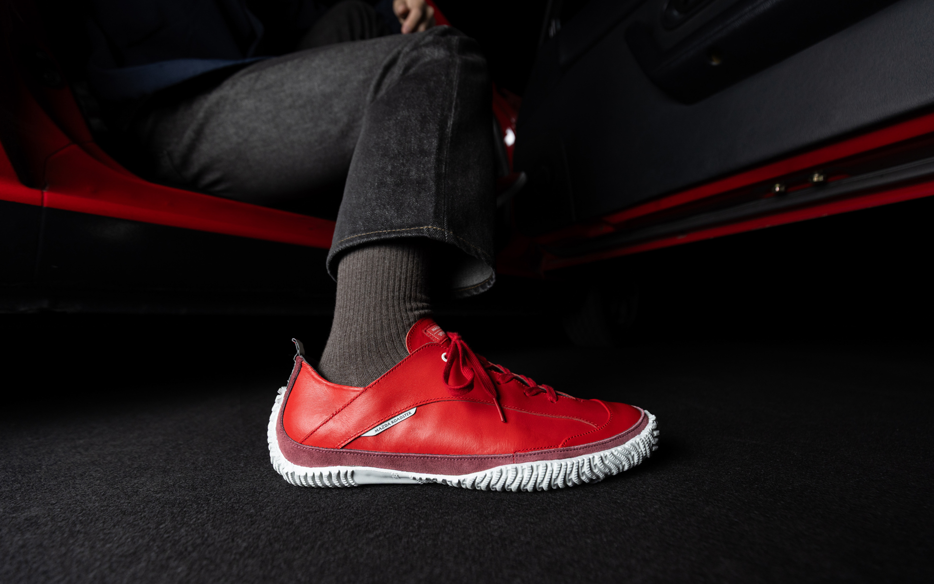 ロードスターのシンプルで美しいフォルムを反映