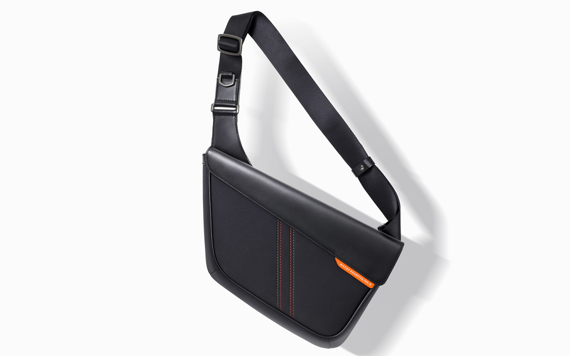 第1弾の「クロスボディバッグ」