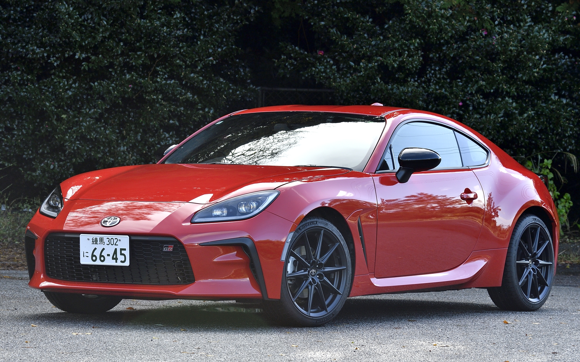 ボディサイズ4265×1775×1310mm（全長×全幅×全高はアンテナを含む）、ホイールベースは2575mm。6速MTはRZが351万8000円、SZが319万5000円、RCが293万6000円