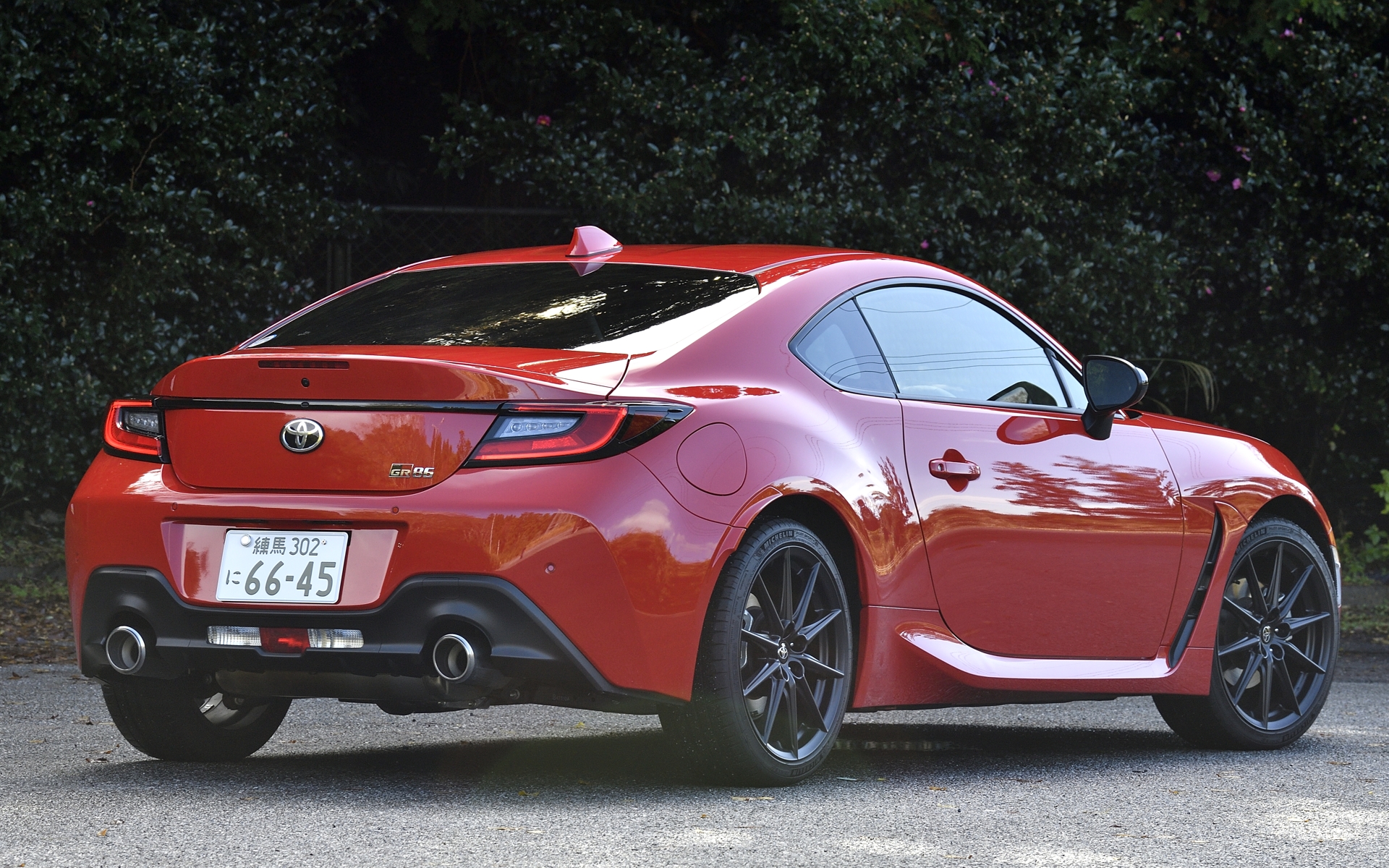 ボディサイズ4265×1775×1310mm（全長×全幅×全高はアンテナを含む）、ホイールベースは2575mm。6速MTはRZが351万8000円、SZが319万5000円、RCが293万6000円