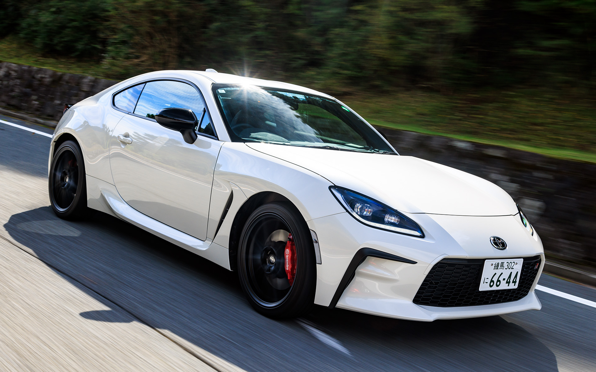 いろいろなモータースポーツで使われることを想定してEPS（Electric Power Steering：電子制御パワーステアリング）の特性を改良。俊敏なレスポンスと操舵安定性を両立させ、限界域におけるステアリングフィールを向上させている