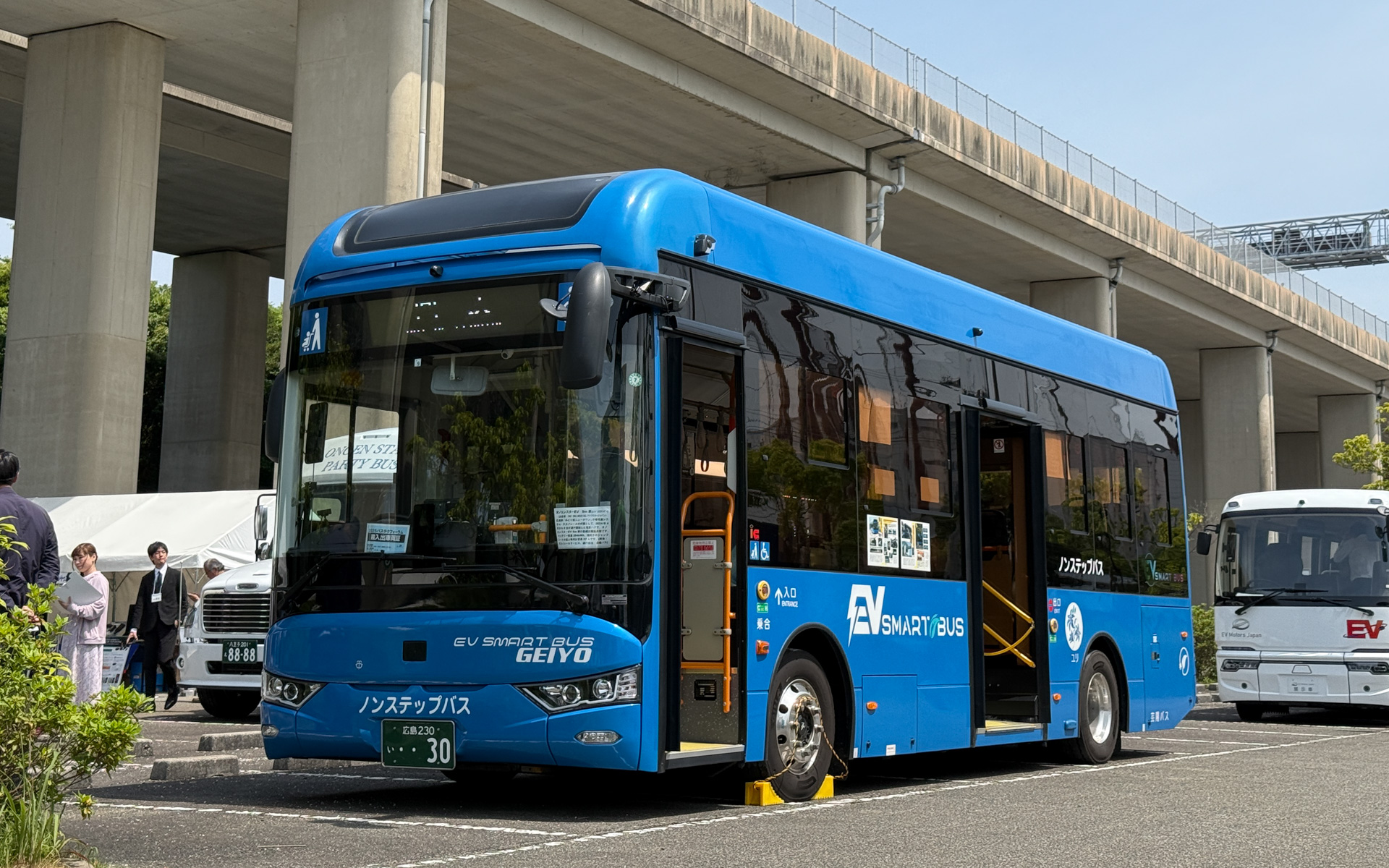 会場にはEVバスの展示が多くあった