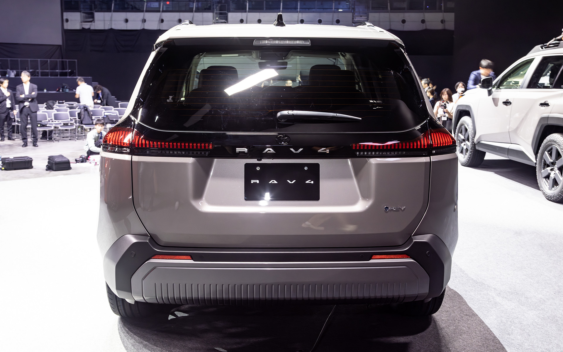 撮影車両はプロトタイプでHEVモデル