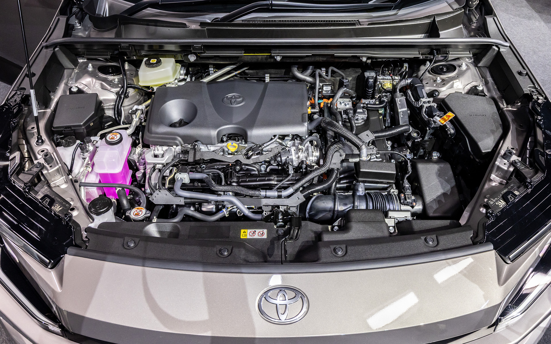 エンジンは直列4気筒2.5リッターを搭載