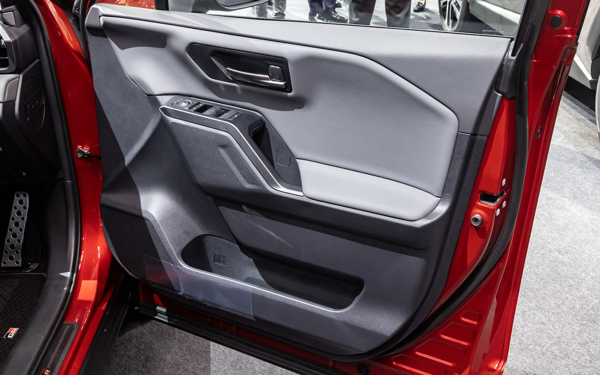 運転席ドアトリム。