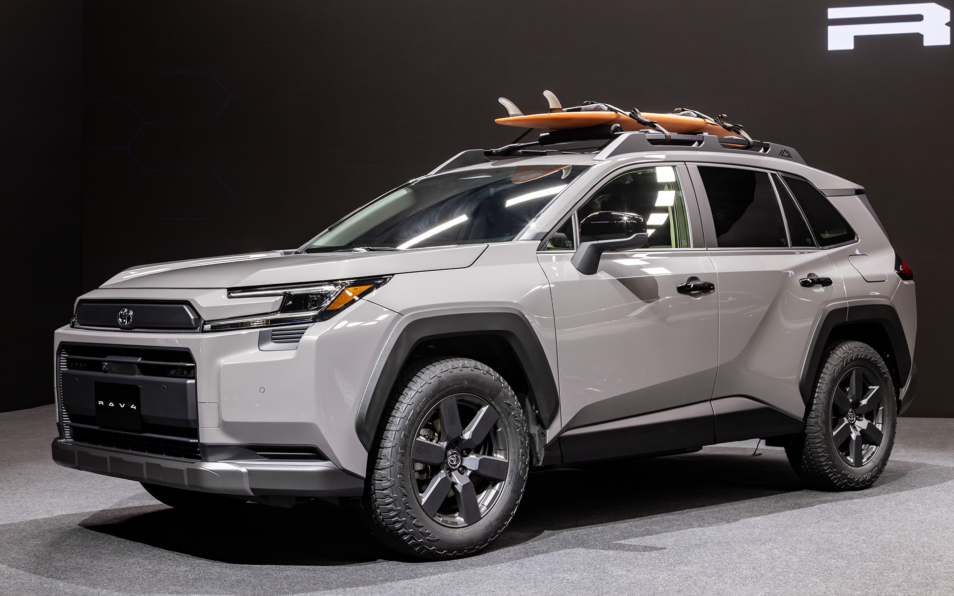 北米仕様となるRAV4 Woodland。日本国内では右ハンドルでRAV4 ADVENTUREとして販売される。撮影車両はプロトタイプでHEVモデル