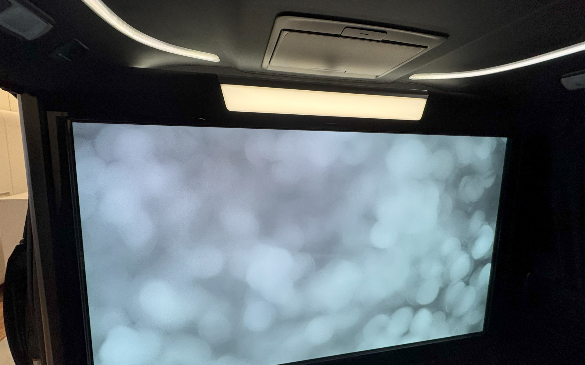 「スリープ」フェーズでは抽象的な映像が流れている