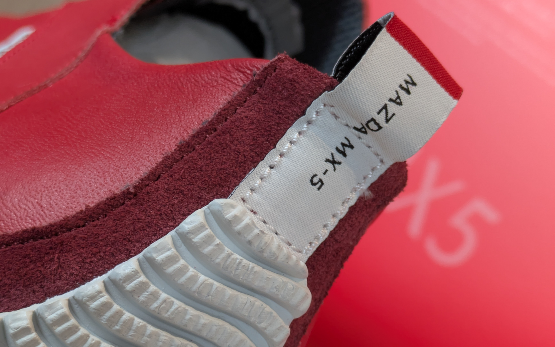 プルバックにも「MAZDA MX-5」の文字が入る