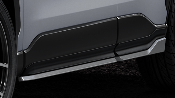 GRサイドスカートは、ガンメタリック部の造形を車両ワイド方向に張り出させることで、ロール抑制の効果を狙うと共に、後方のウイングレット形状は、リアタイヤへの乱流抑制効果を高めてくれる。単品価格は8万8000円