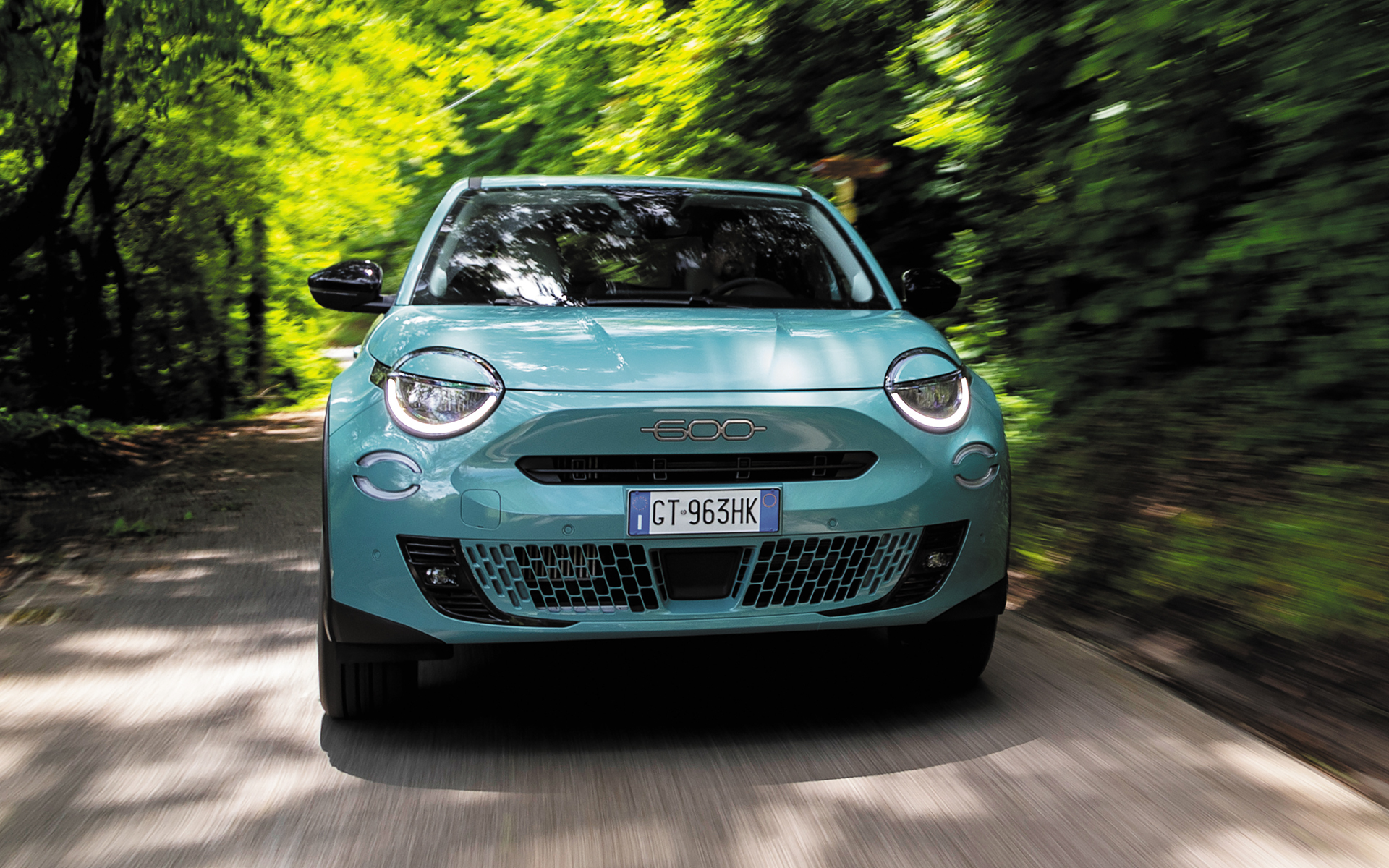 フィアット初のハイブリッドモデル「600 Hybrid」が発売された