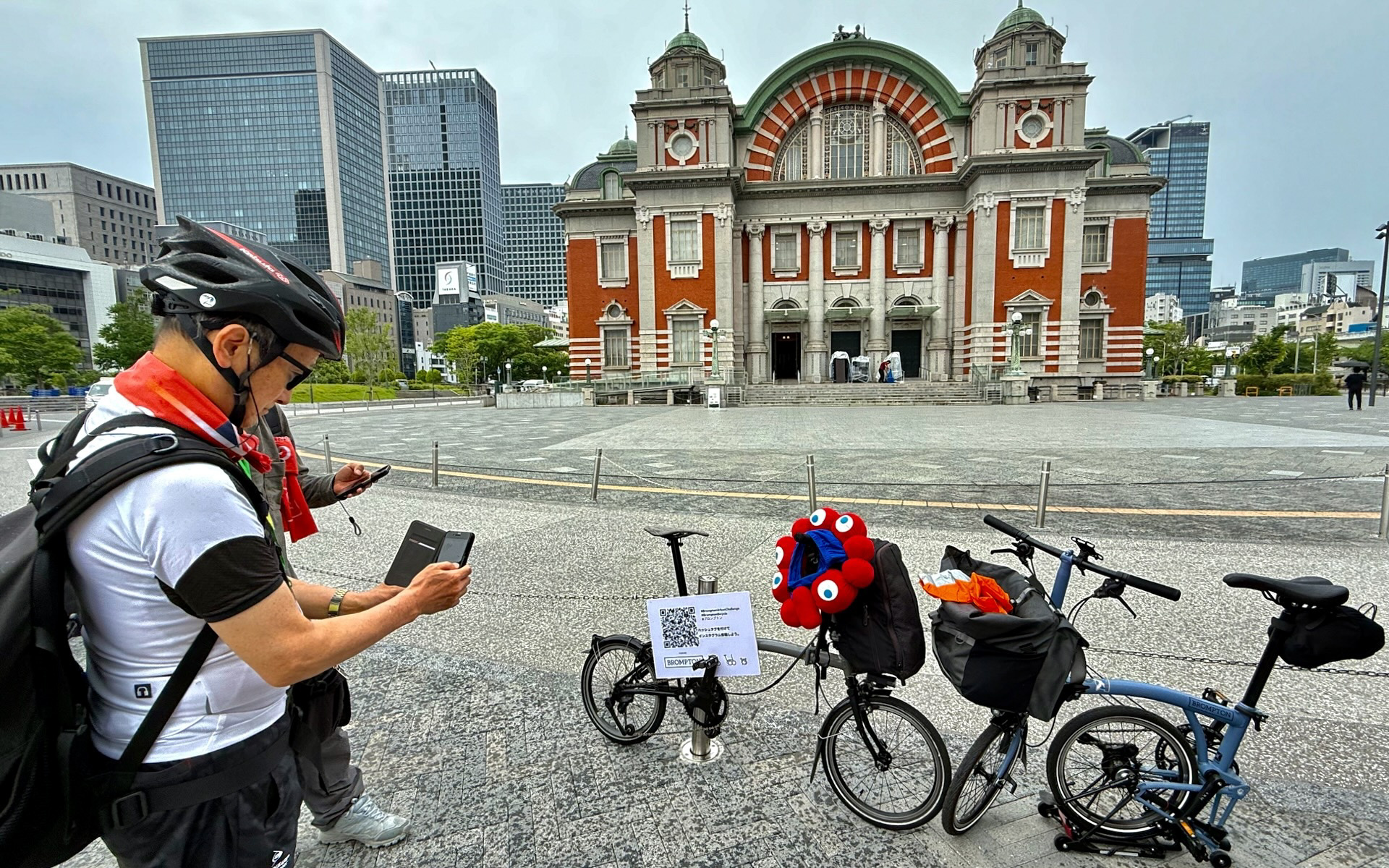 第1チェックポイントの中之島公会堂に到着し、デジタルスタンプをゲット
