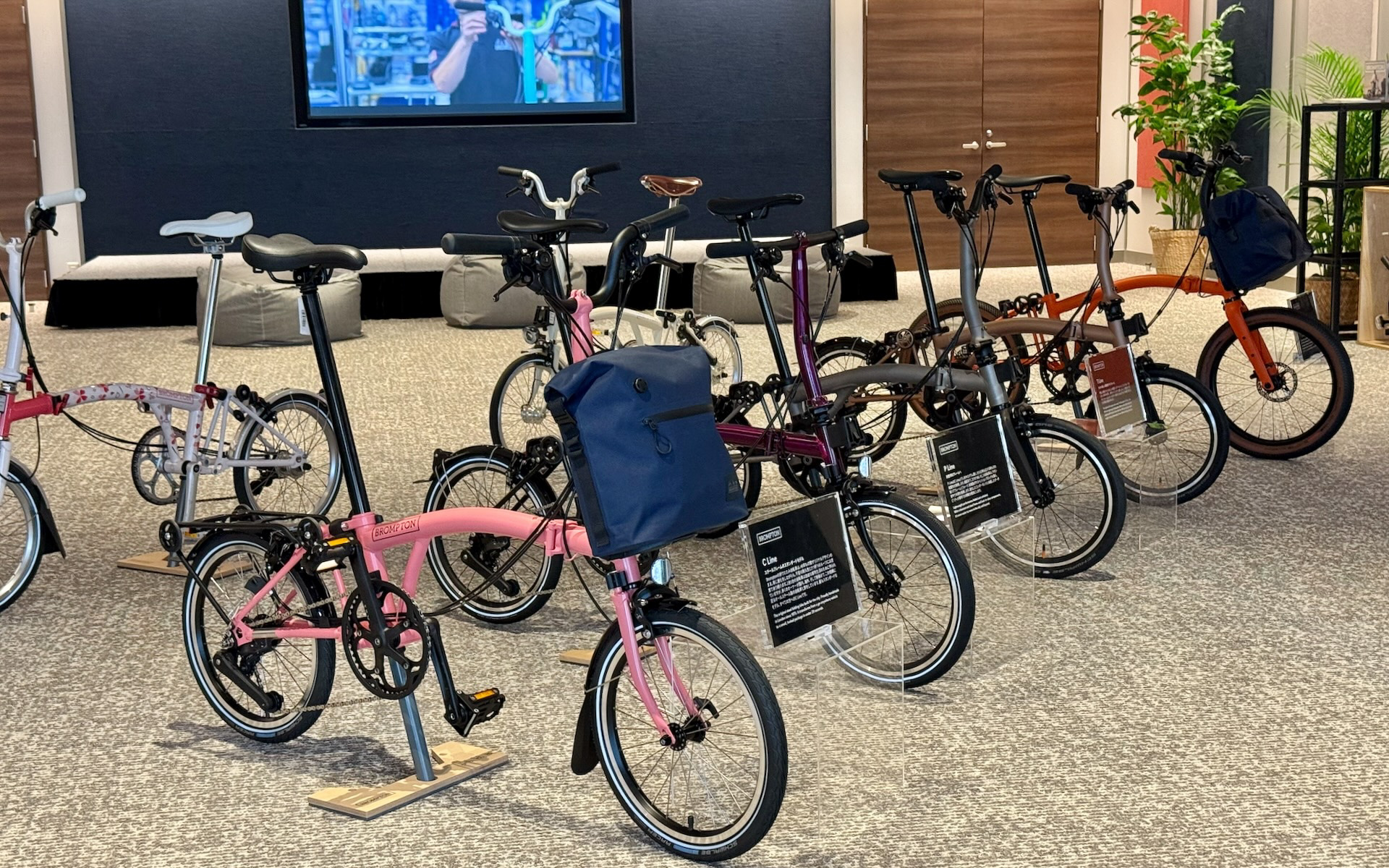 セッション会場に展示されたブロンプトン各モデル