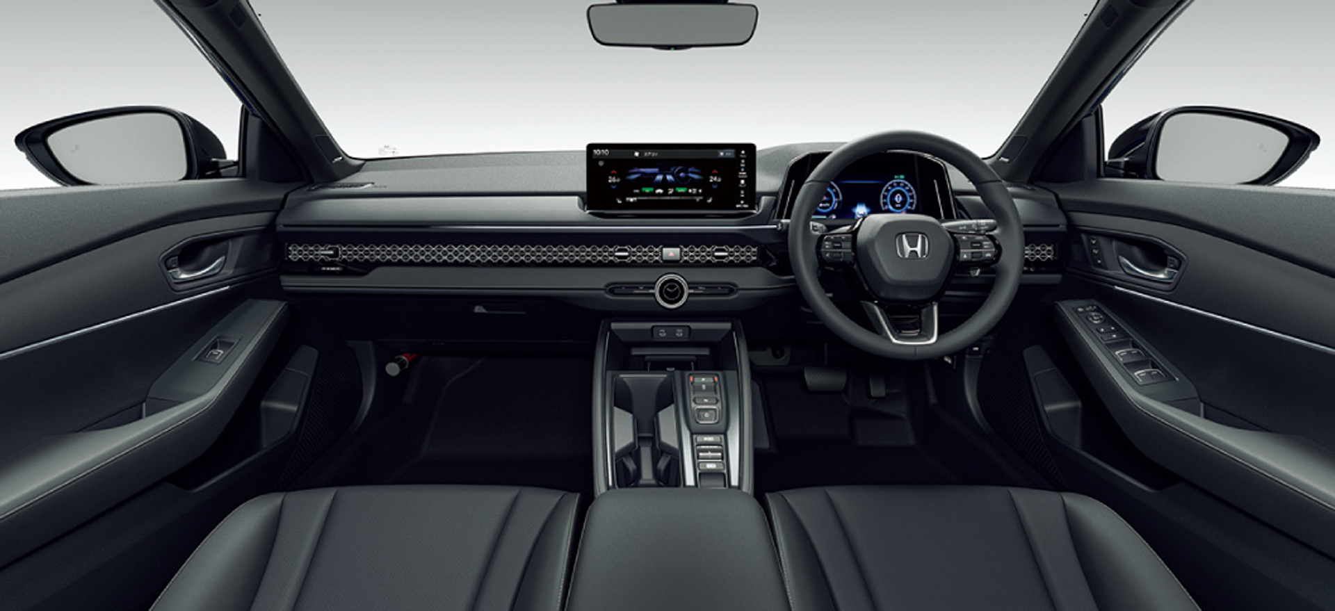 ルーフライニングやピラーもブラックで統一した専用のブラック内装