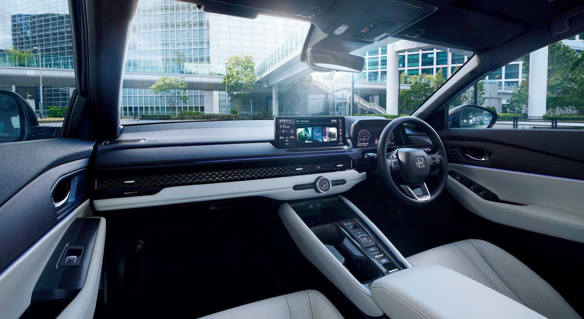 ホワイトレザーを採用した専用のホワイト内装