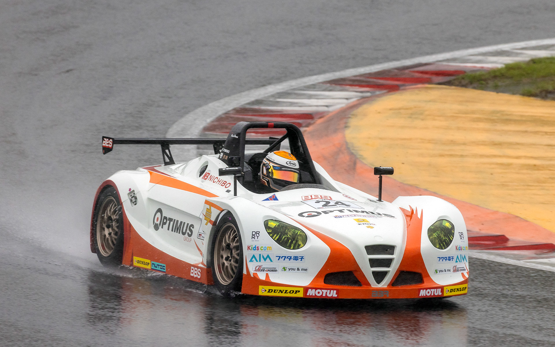 予選はわずか数周で赤旗中断となってしまった