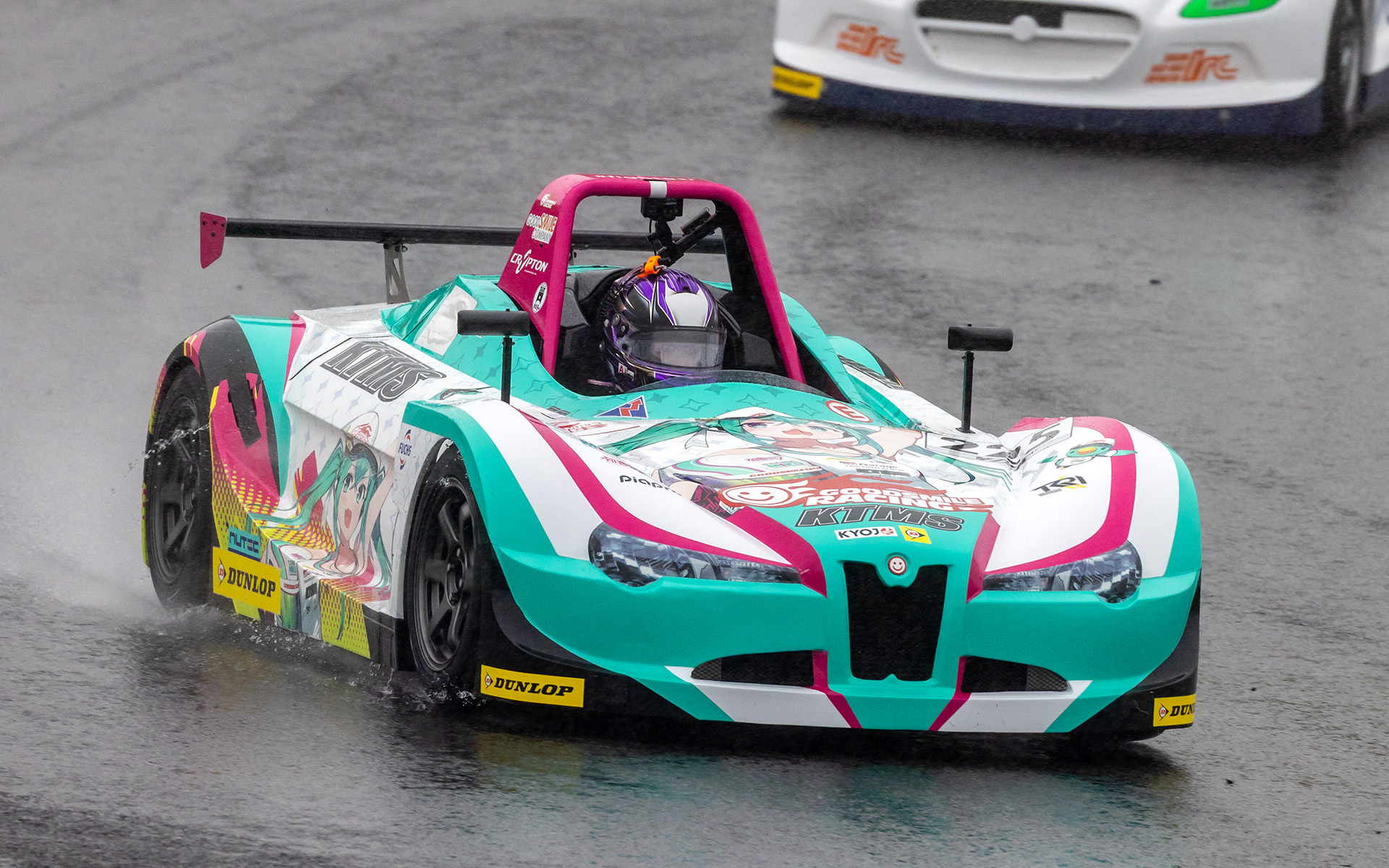 総合優勝した#225 KTMS VITAの富下季央奈選手