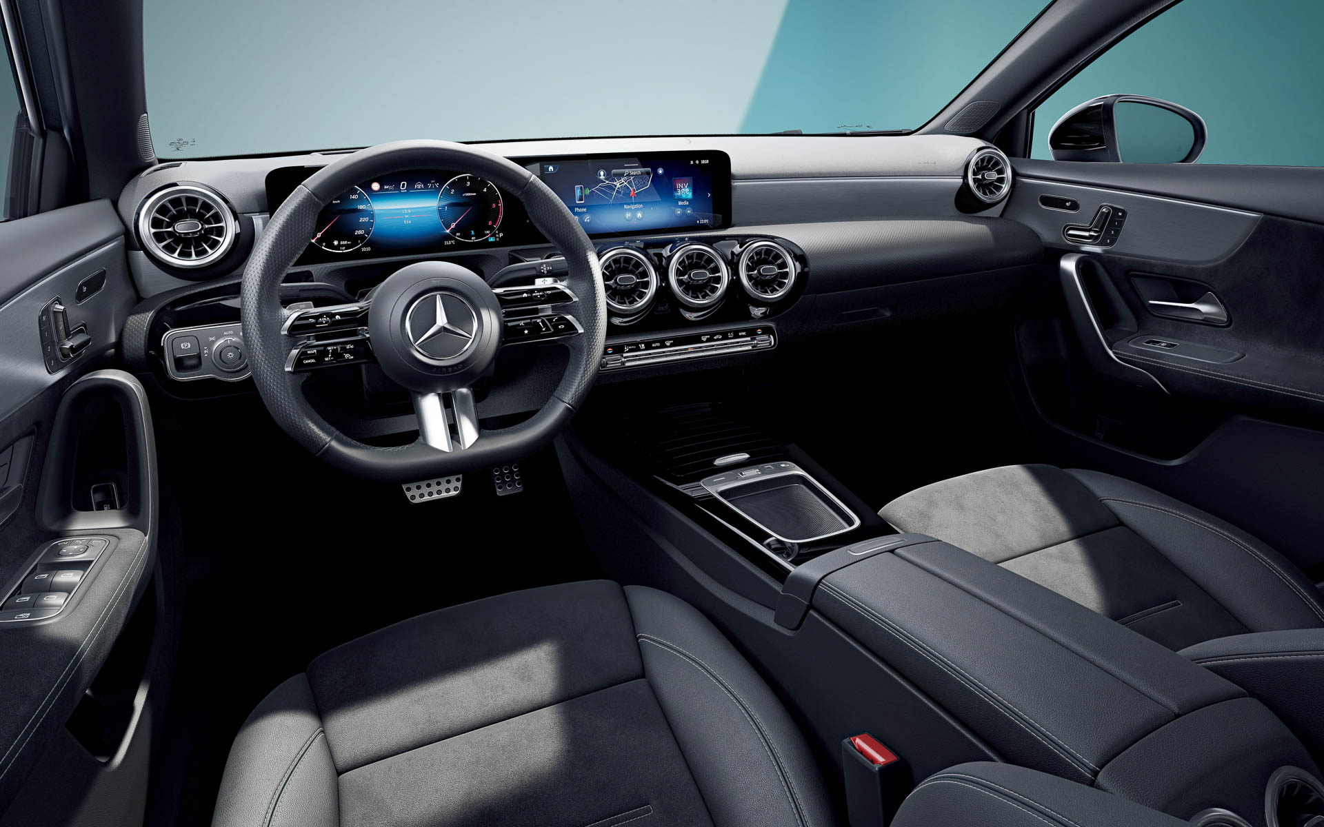 A 200 d Sedan Final Edition（日本導入モデルは右ハンドル仕様）