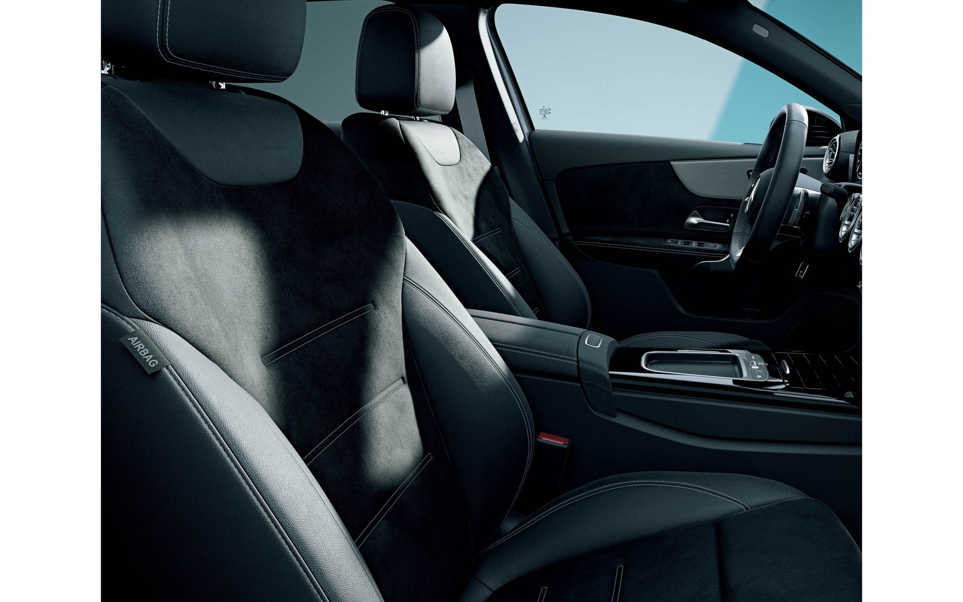 A 200 d Sedan Final Edition（日本導入モデルは右ハンドル仕様）