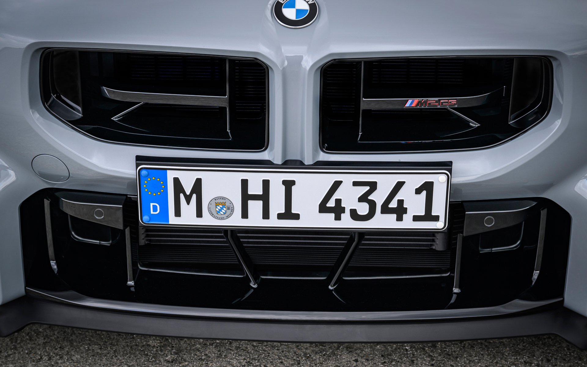 ブラックのMキドニーグリルを装着