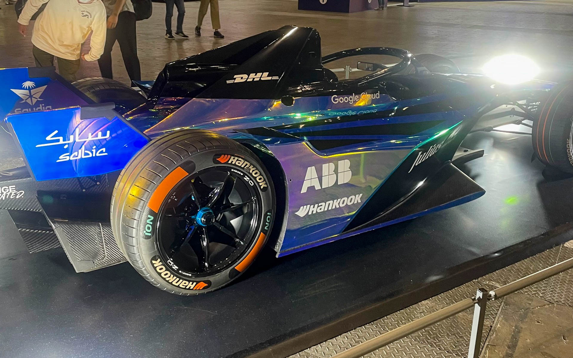 フォーミュラEのタイヤは今年からハンコックのワンメイク。基本的にロードタイヤを使う